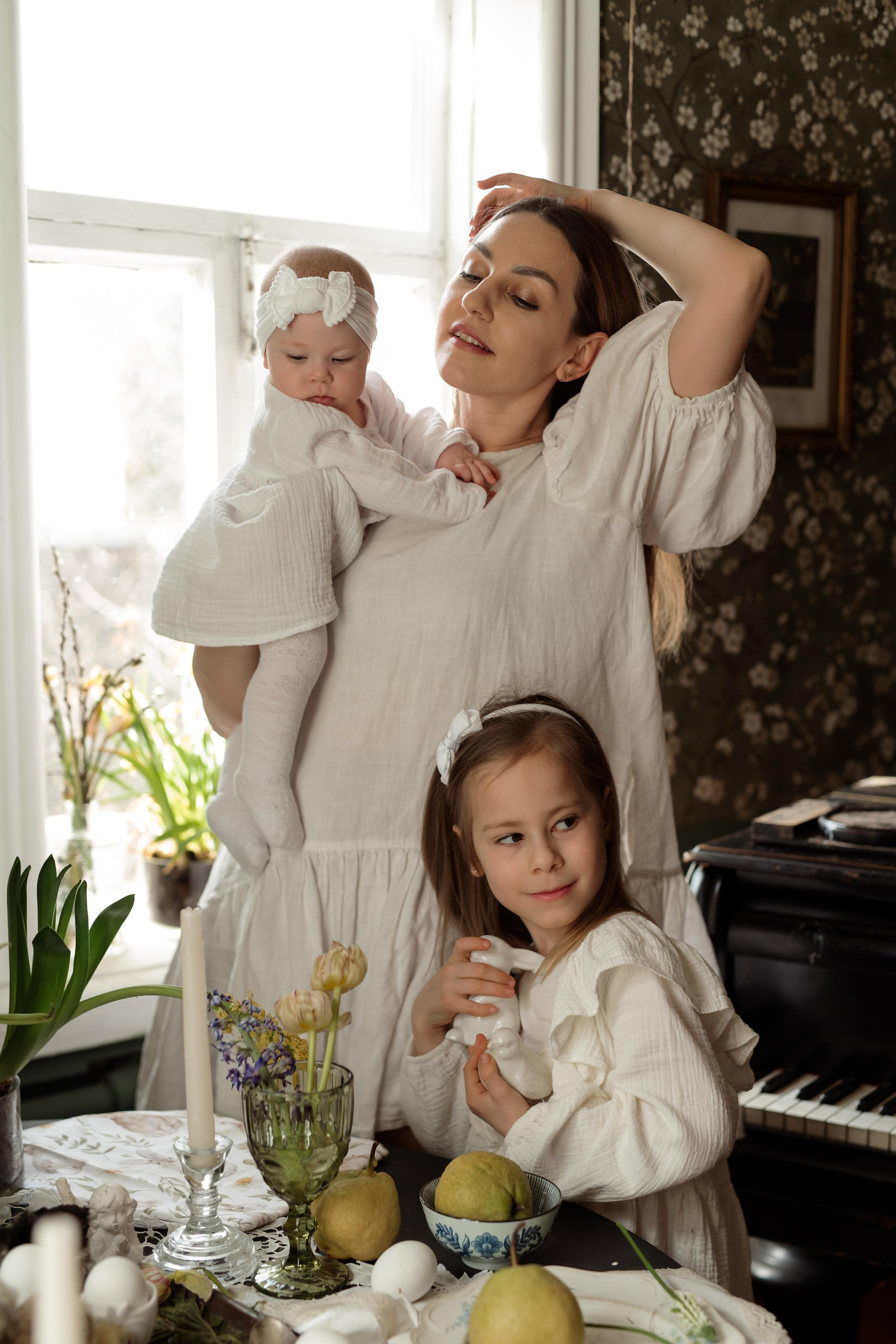 Mother with daughters. Family and content photographer