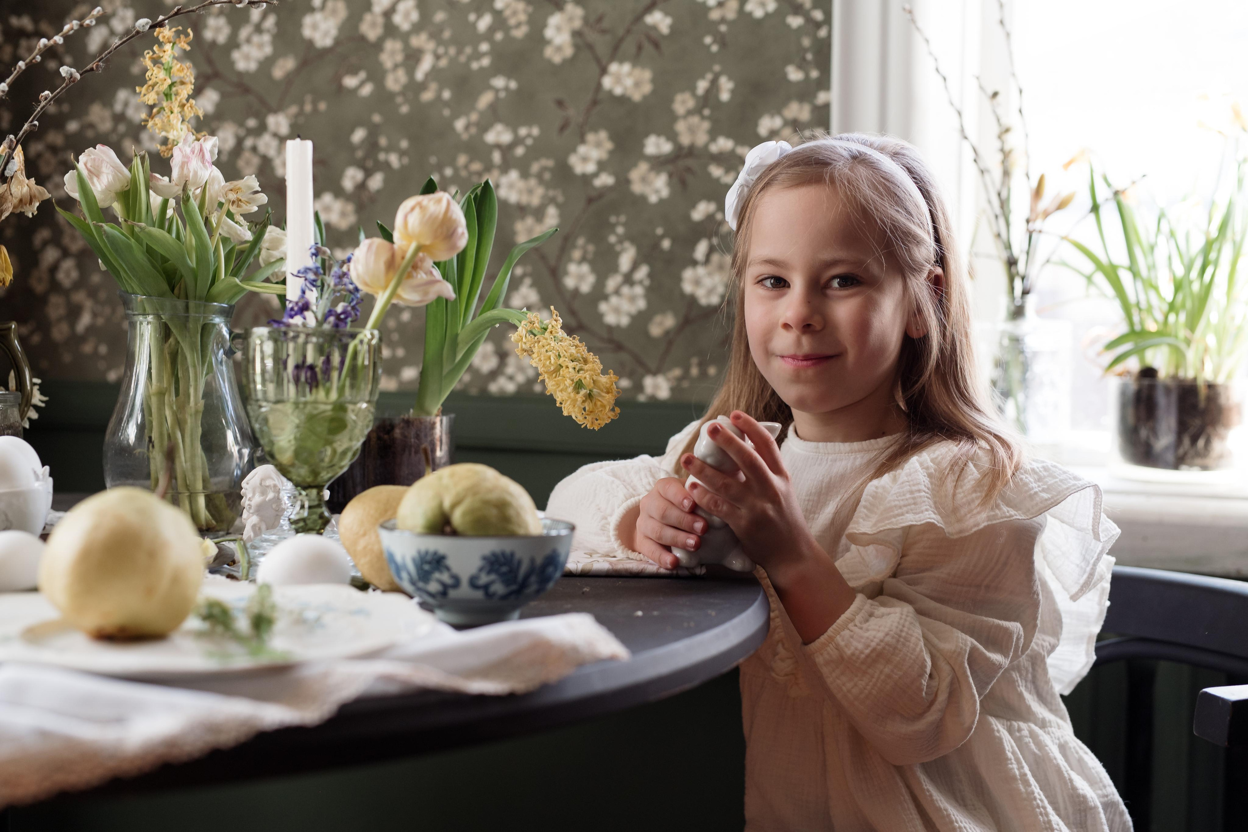 Mother with daughters. Family and content photographer