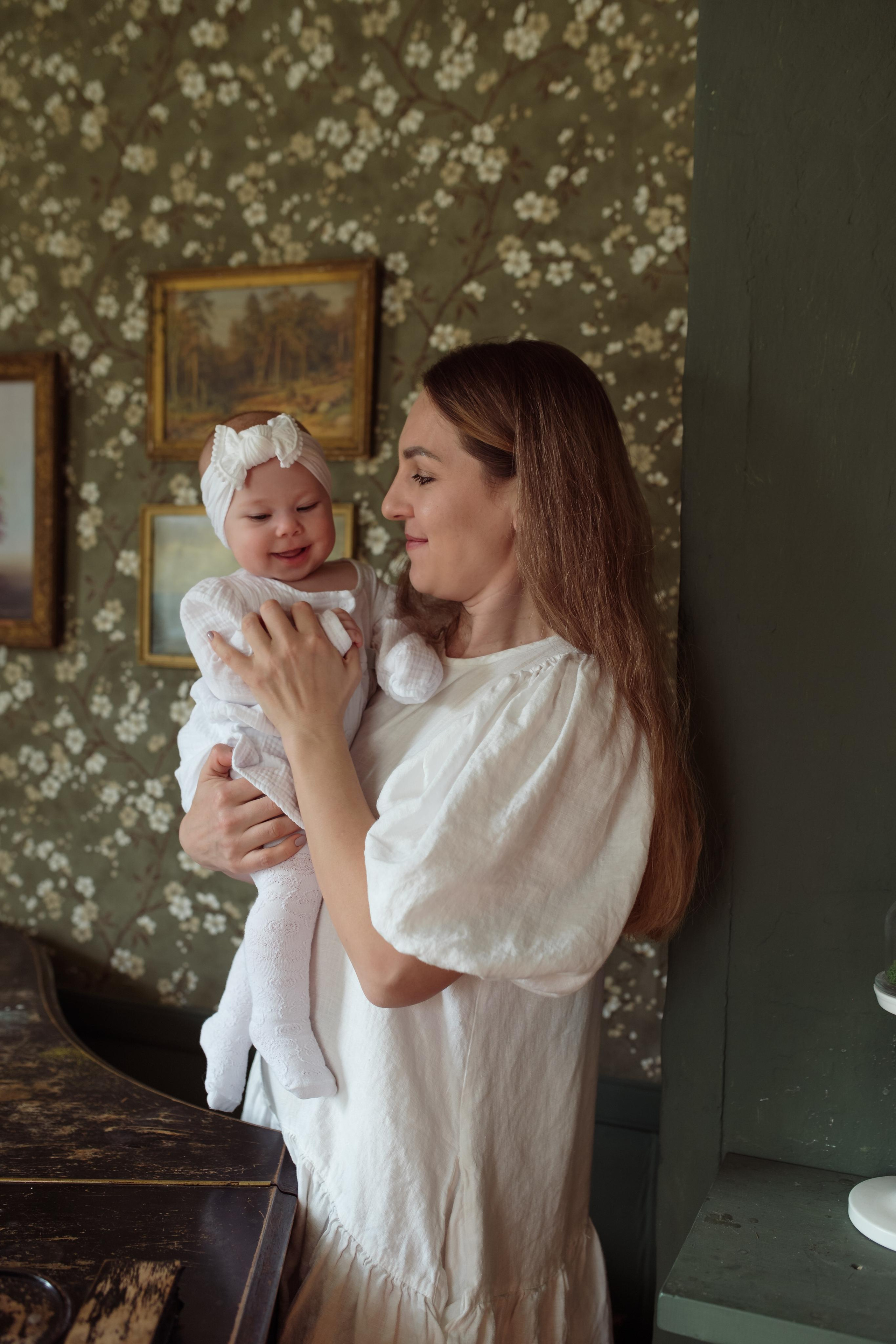 Mother with daughters. Family and content photographer