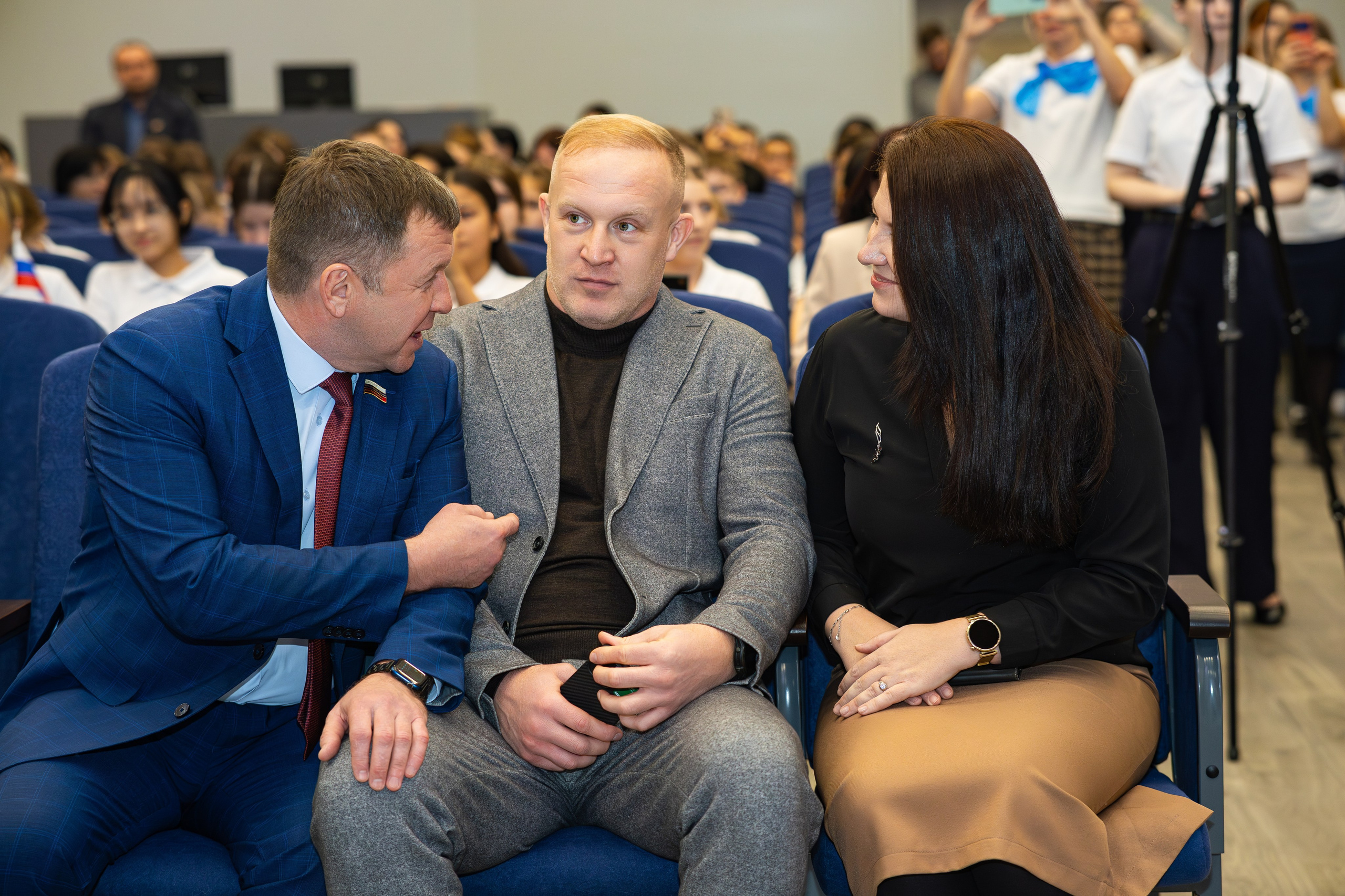 Открытия спортивного зала по вольной борьбе. В школе № 221. Фотограф Александр Поздняков  Новосибирск