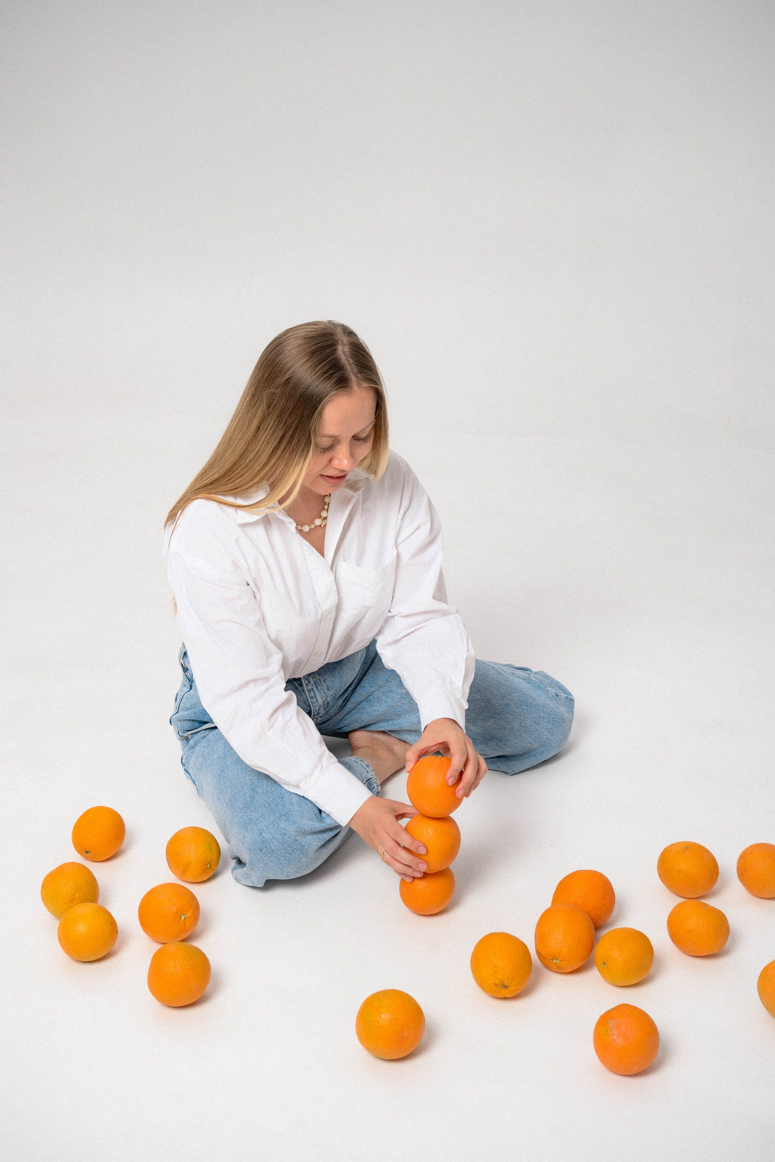 Игра с апельсинами. Фотограф в Ростове-на-Дону Оксана Филатьева