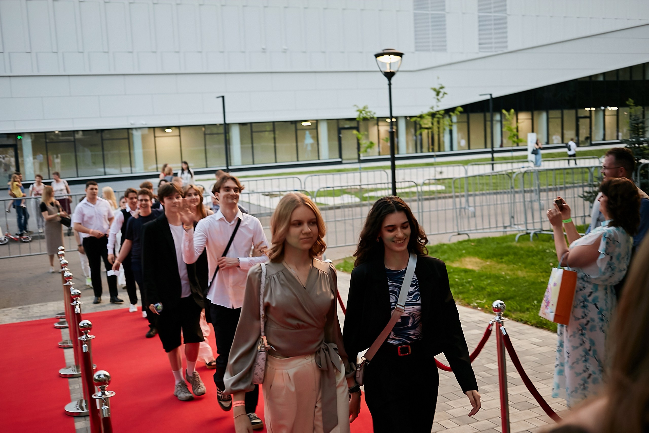 Выпускной 2024 концертный зал Академия ВТБ. Фотограф и Видеограф в Москве. Олег Корушев