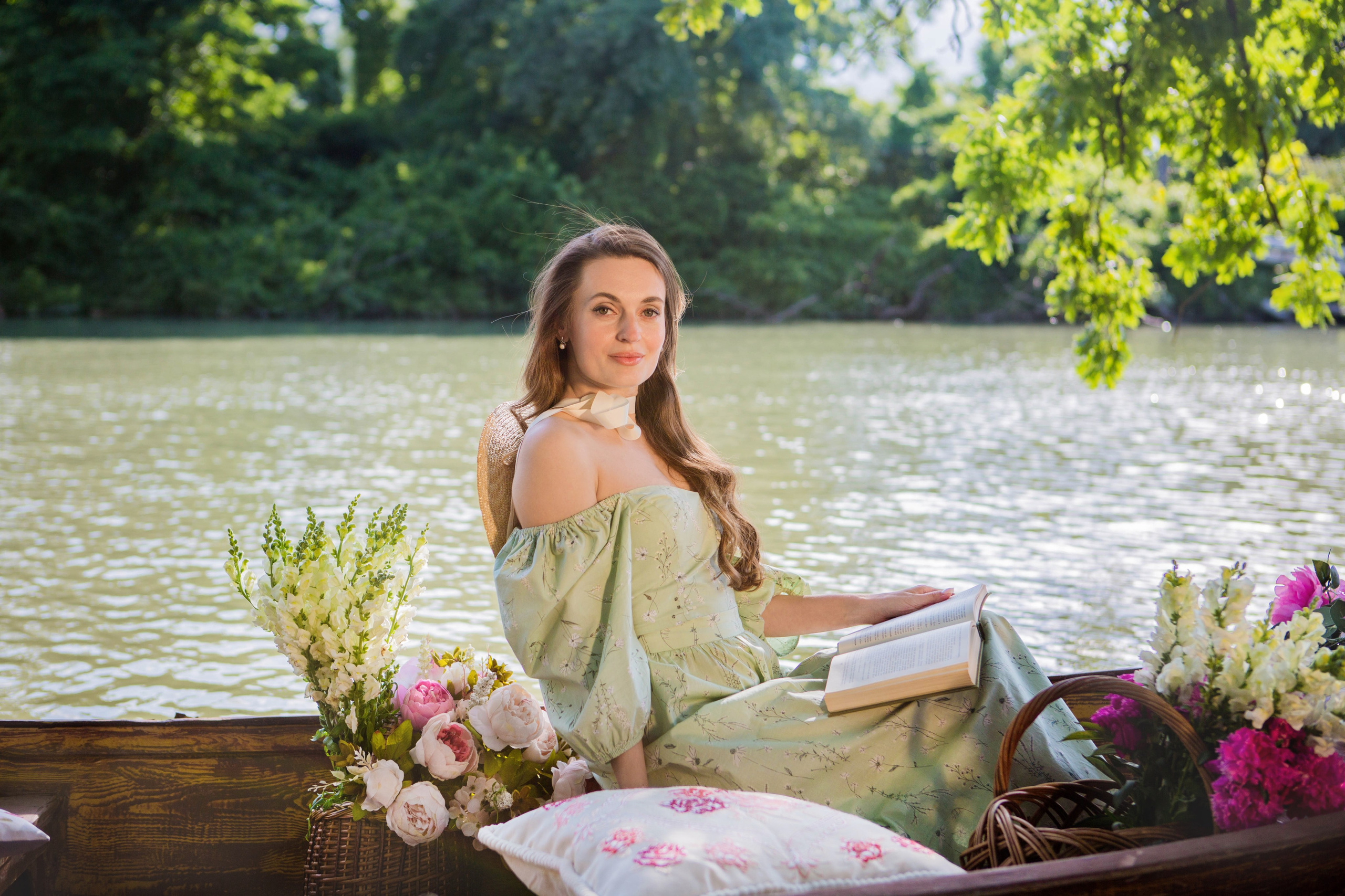 Лодка с пионами. Свадебный семейный и детский фотограф в Краснодаре Карина Федоровская
