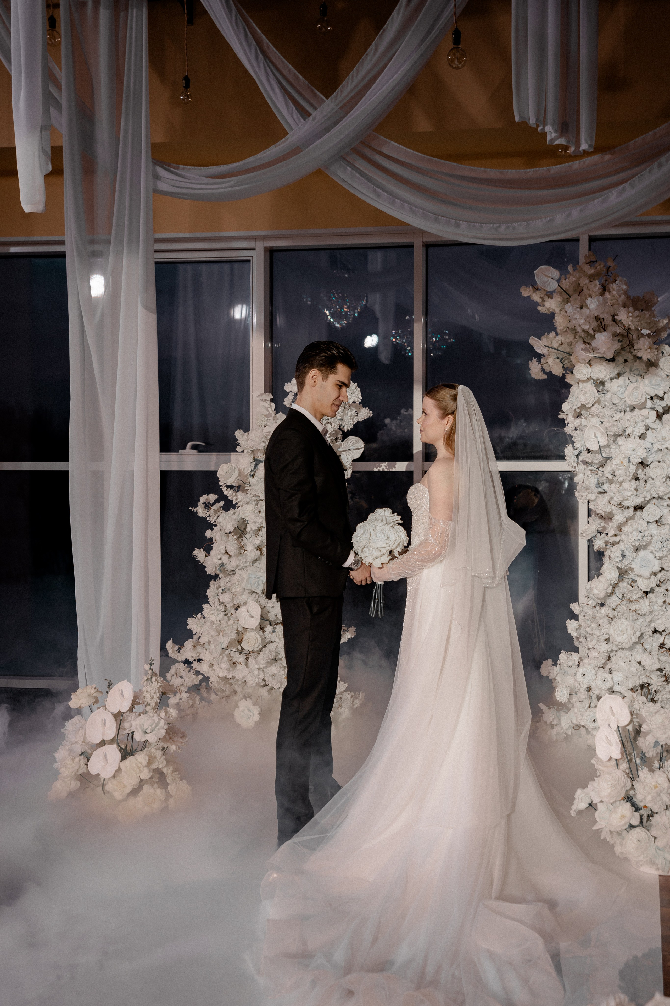 СВАДЕБНАЯ СЬЕМКА СБОРОВ В ОТЕЛЕ И ВЫЕЗД НА ЦЕРЕМОНИЮ (СНЯТО В СИБИРЕ В НИЖНЕВАРТОВСКЕ). Профессиональный фотограф, Санкт-Петербург — Виктория Богомолова