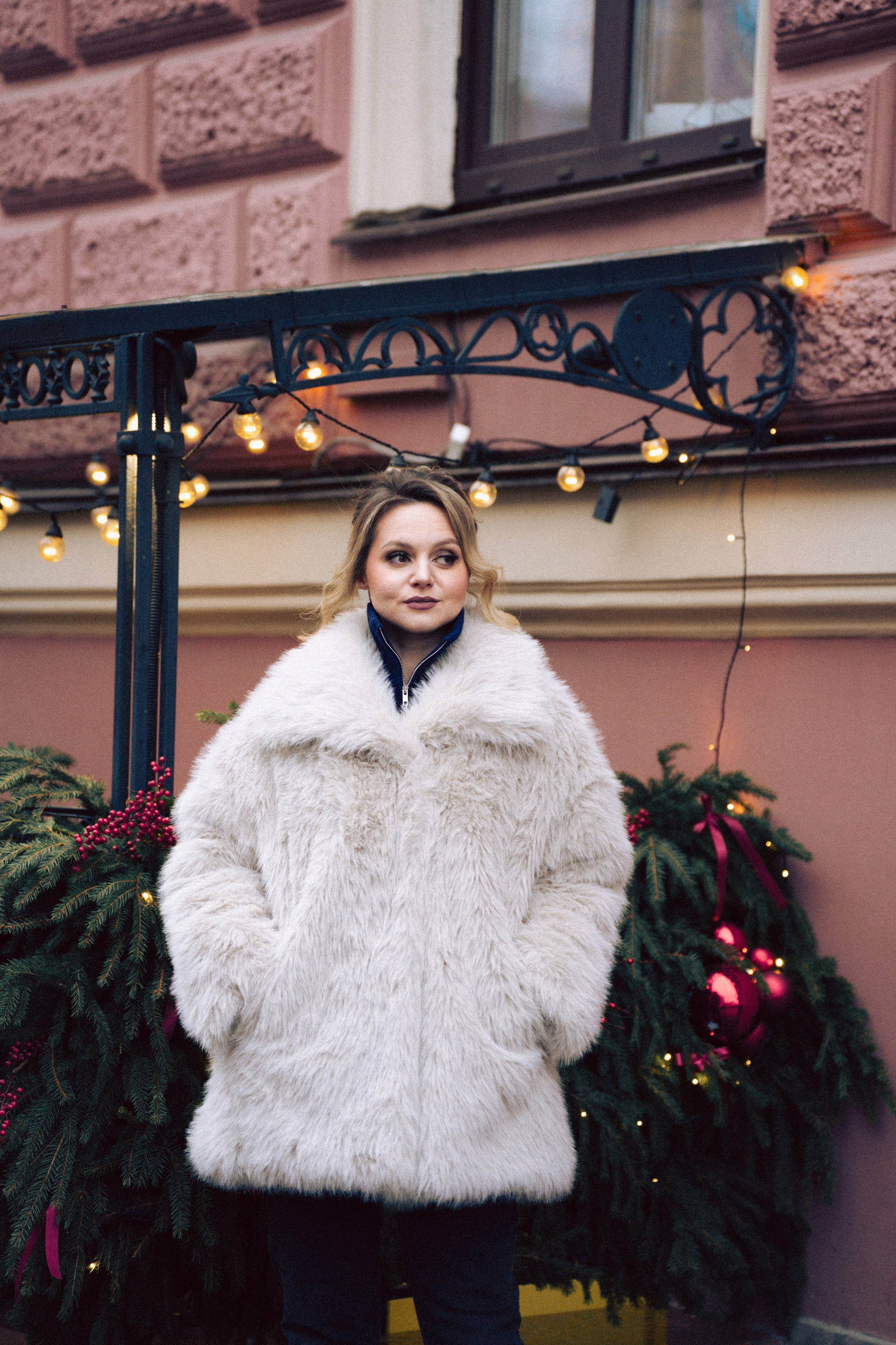 НОВОГОДНЯЯ ФОТОСЕСИИЯ В СТУДИИ ДЛЯ ДЕВУШКИ И ПРОГУЛКА ПО ЧЕРНЫШЕВСКОЙ. Профессиональный фотограф, Санкт-Петербург — Виктория Богомолова