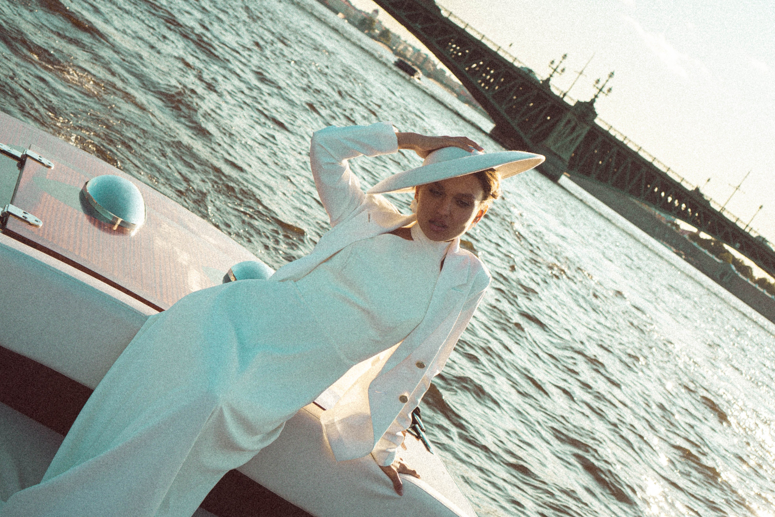 СВАДЕНБНАЯ СЬЕМКА НА КАТЕРЕ ПО КАНАЛАМ САНКТ-ПЕТЕРБУРГА И В АКВАТОРИИ НЕВЫ. Профессиональный фотограф, Санкт-Петербург — Виктория Богомолова