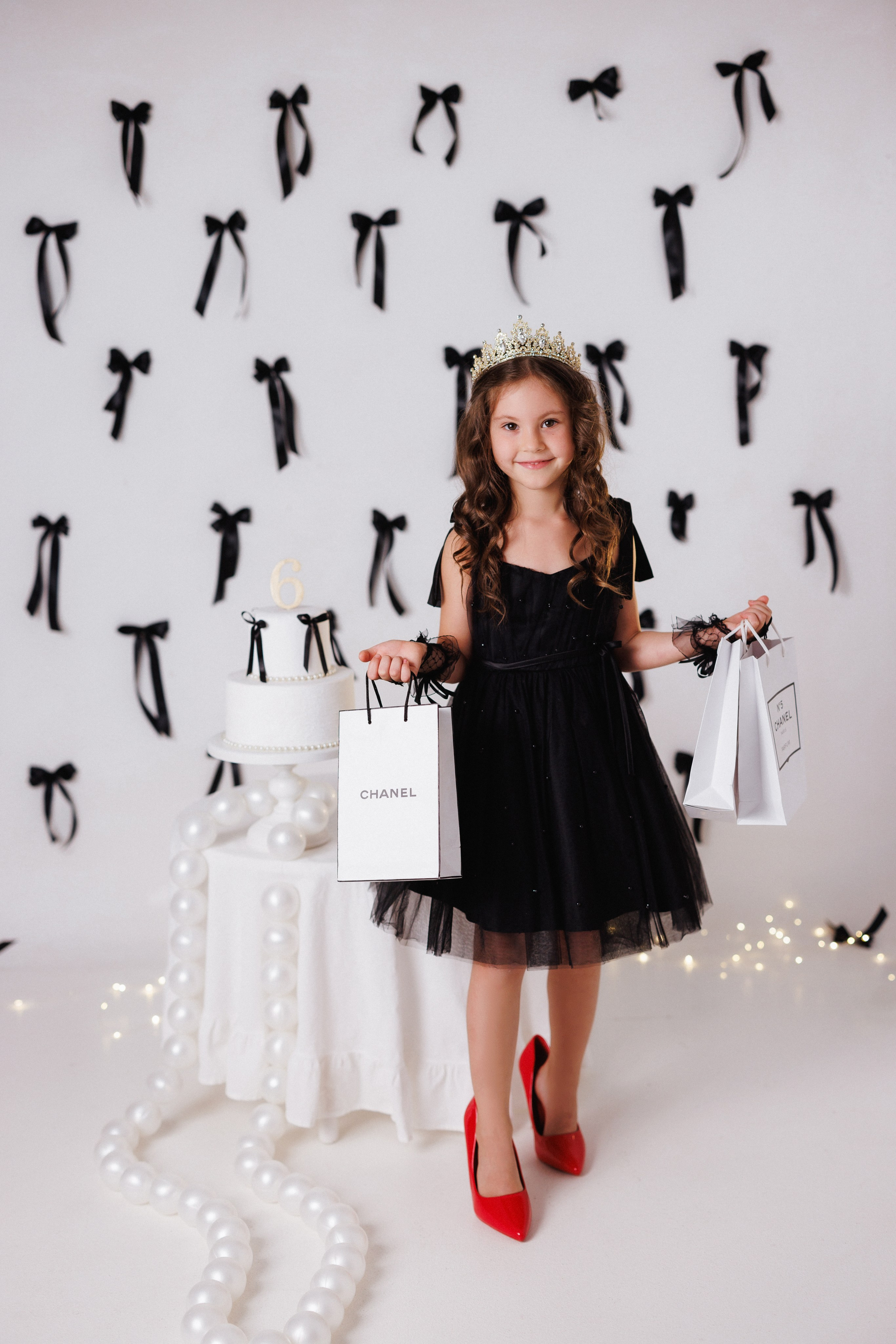 Детская фотосессия к Дню рождения для девочек, фотостудия «Антураж». Семейный и детский фотограф в Краснодаре Анна Трашкова