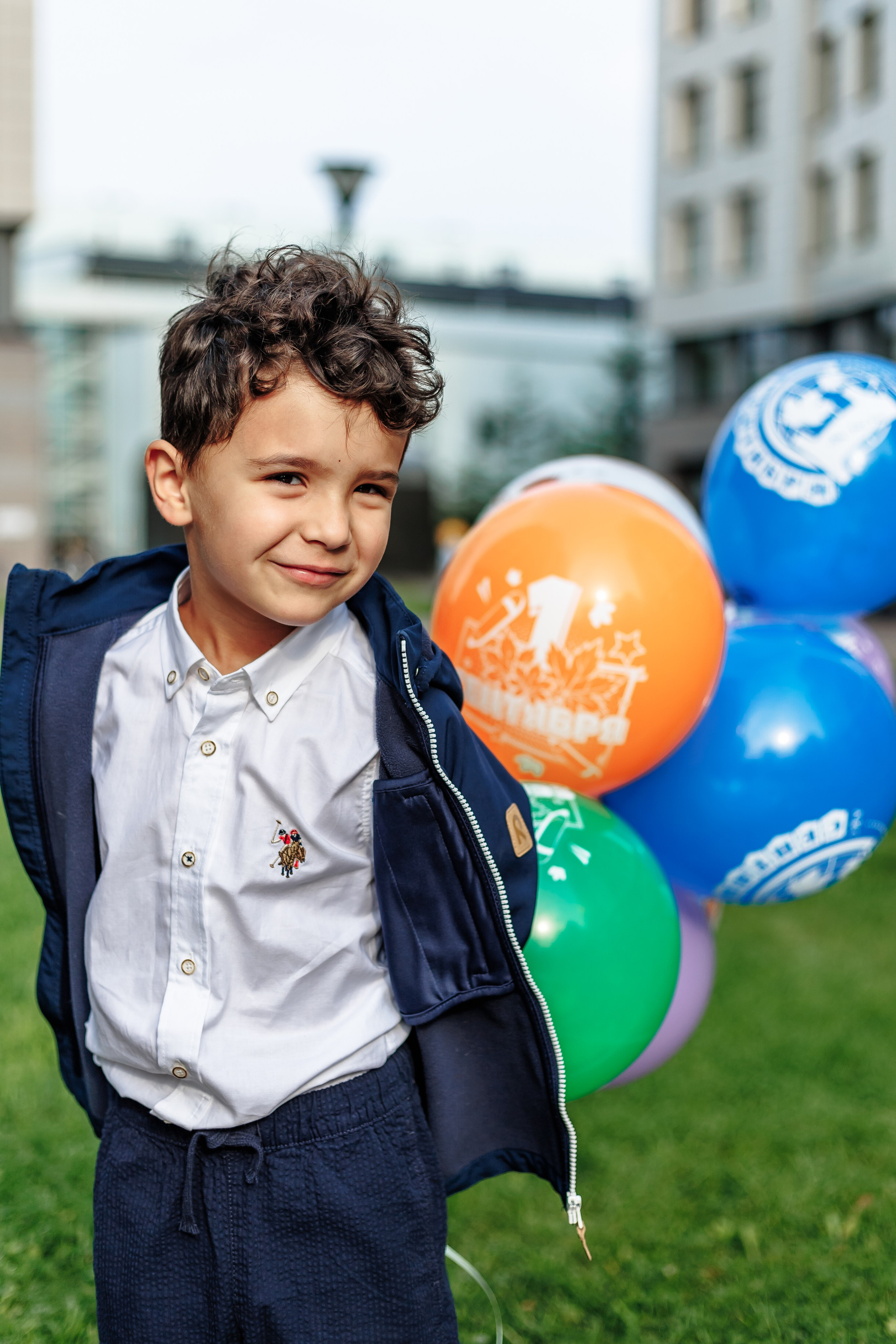 ученик с шариками первого сентября