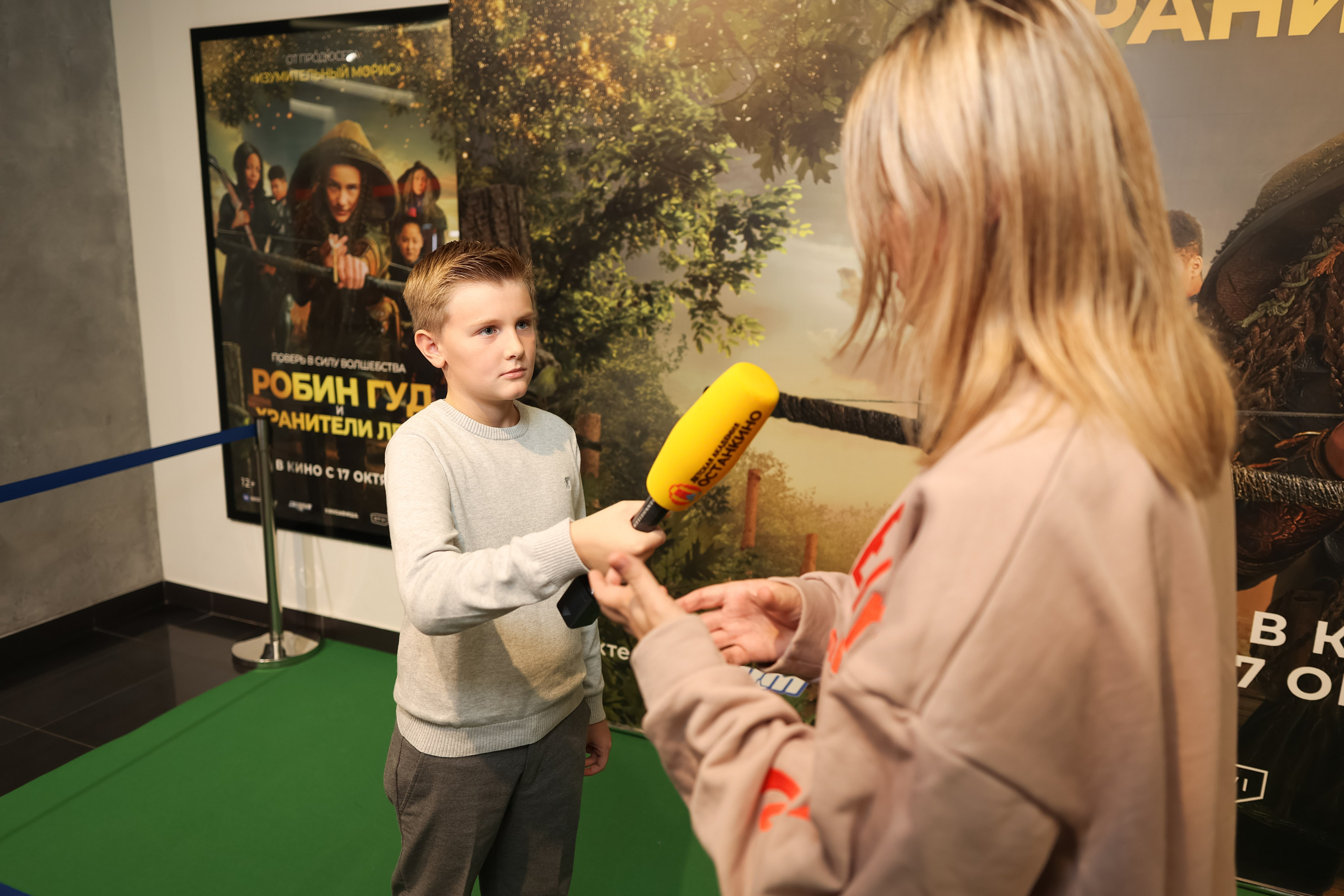 Школа «Останкино» на премьере Робин Гуд. Репортажный фотограф видеограф в Москве Ольга Плаксина