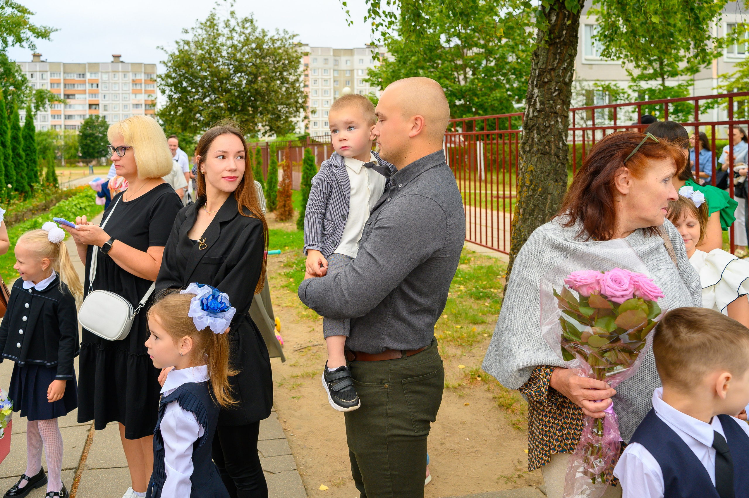 Вот звучит первый звонок, перед этим долгое приготовление к новому этапу в жизни, Яромир идет в школу. Фотоуслуги, услуги фотографа, фотографирование важных событий