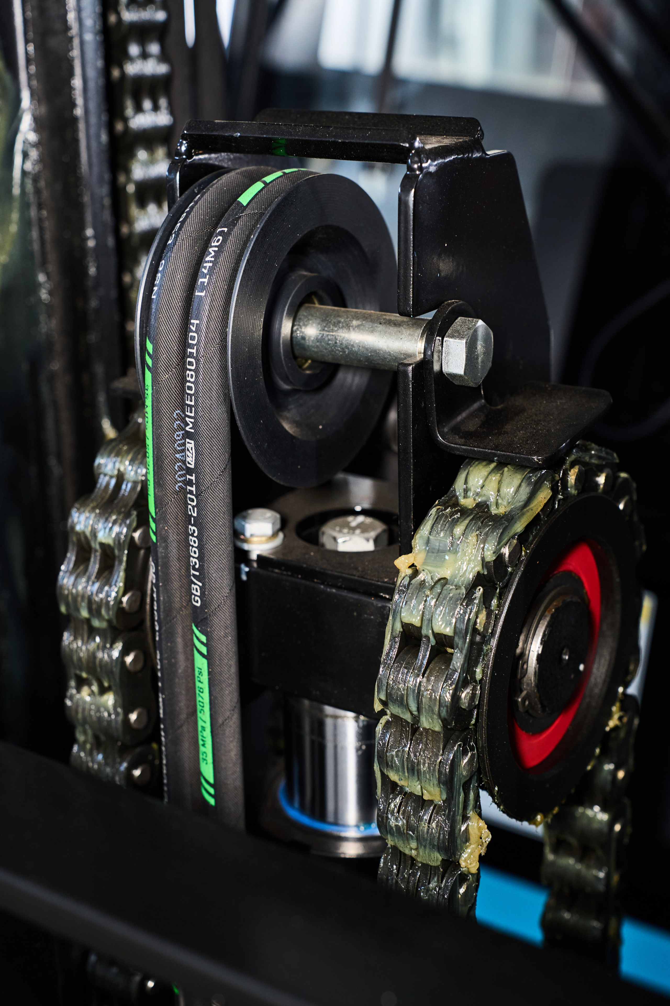 Производственная съёмка (погрузчики). Фотограф и видеограф