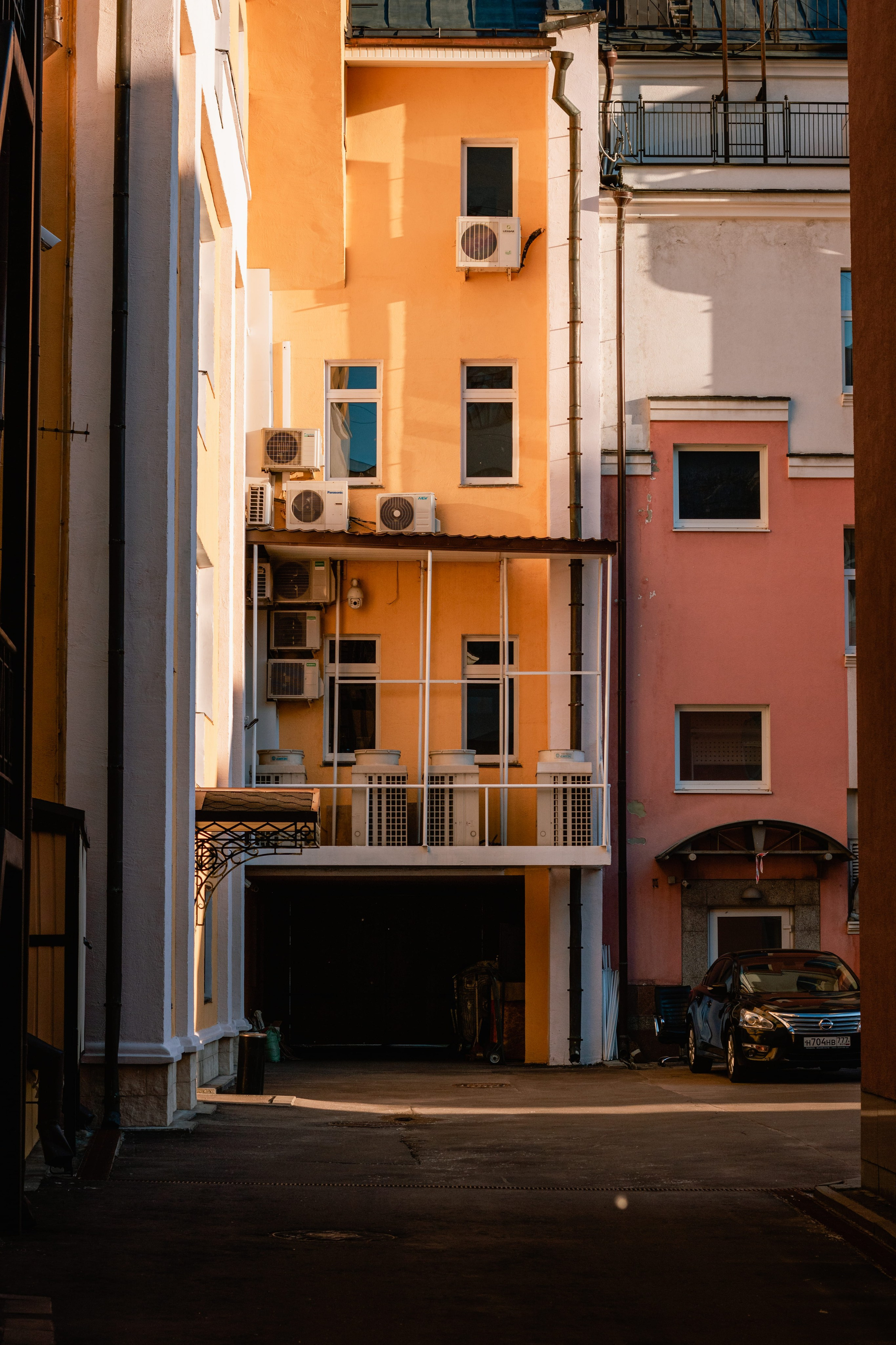 Street Photography. Street & Portrait photographer Lina Thorne based in Moscow