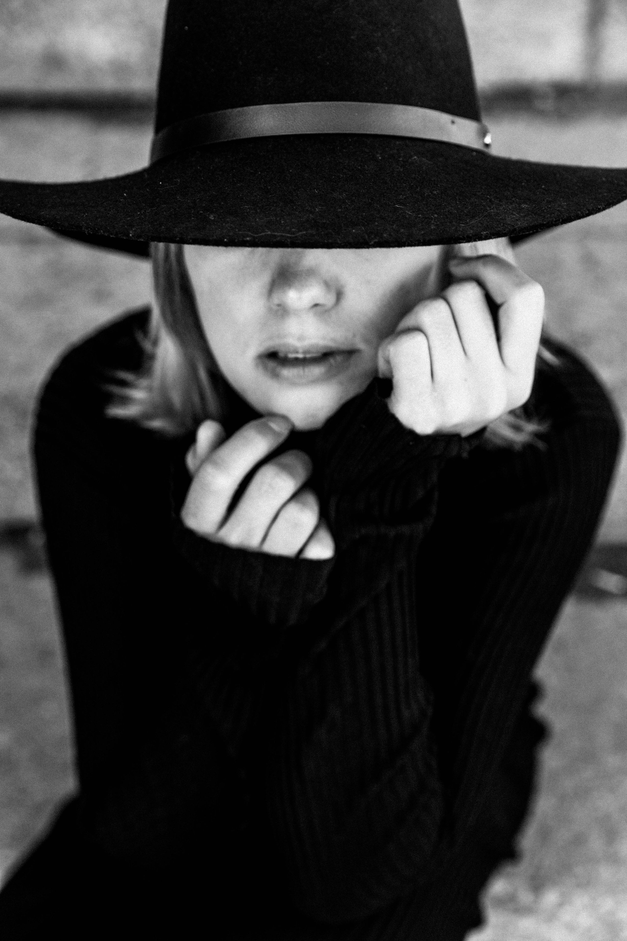 Ира в шляпе. Свадебный и семейный фотограф в Санкт-Петербурге Лолита Евстифеева