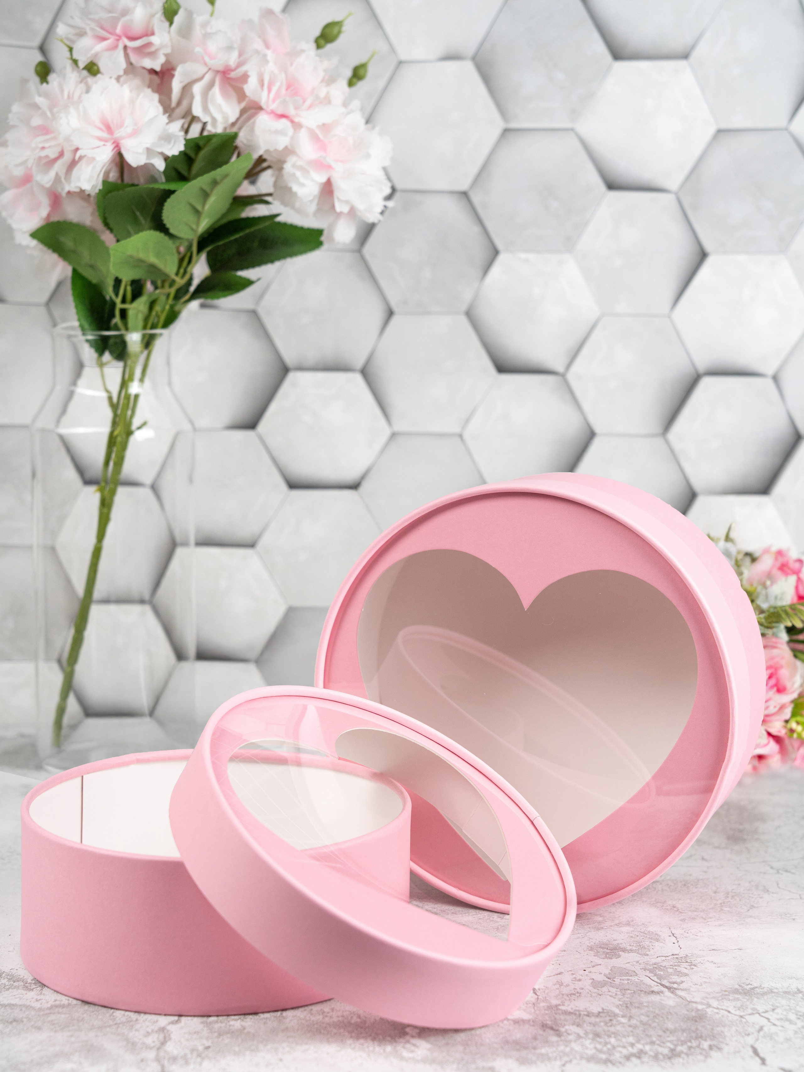 Новогодние коробки, композиционные фотографии, фотосъемка для маркетплейсов. Олейник Денис — предметный фотограф, фотограф для маркетплейсов в Казани