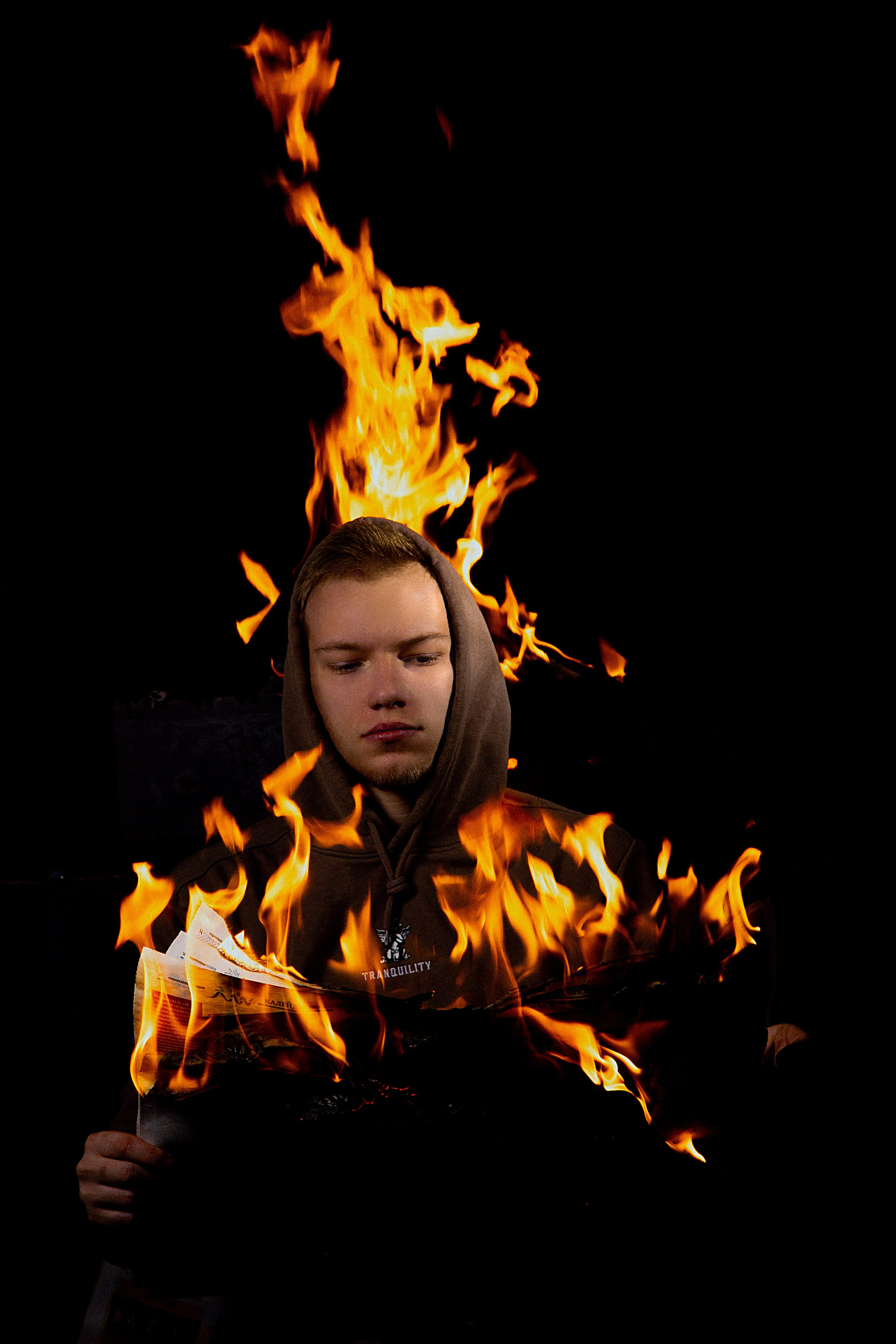 Концептуальный портрет "В огне". Фото Игоря Полозова