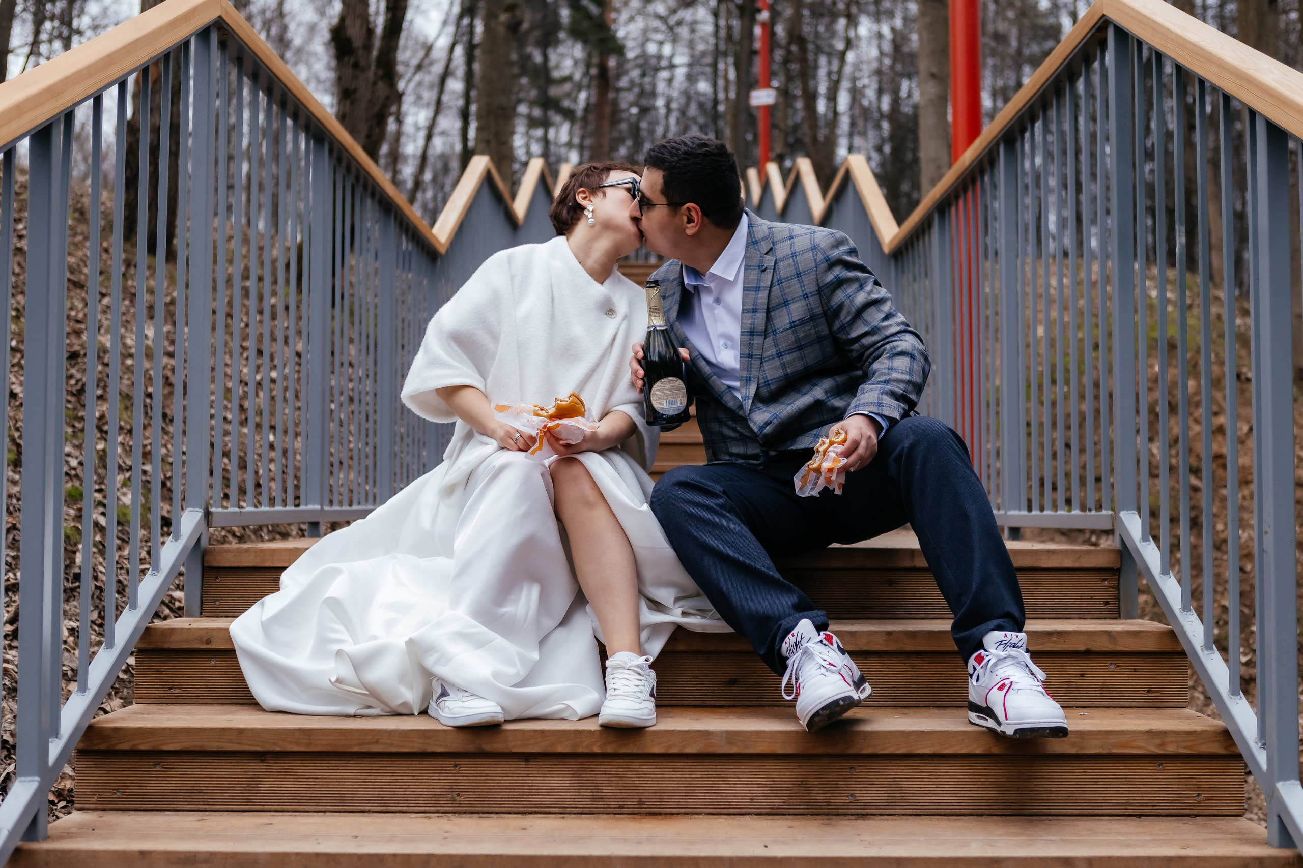 Свадебная фотопрогулка в усадьбе Горенки. Свадебный фотограф в Москве