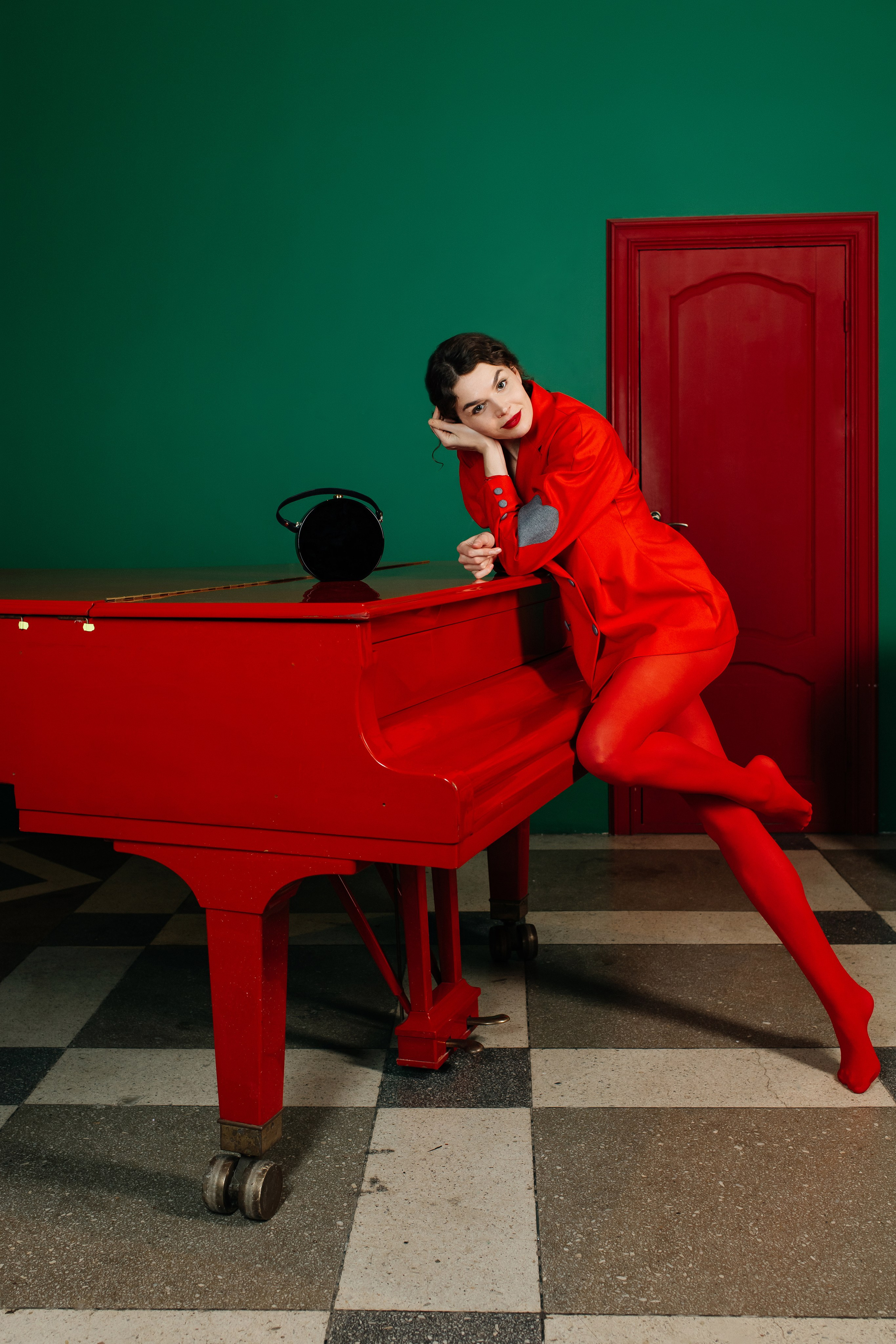 «Красные двери в мир веселья». Фотограф в Москве/Зарайске Шахова Марина