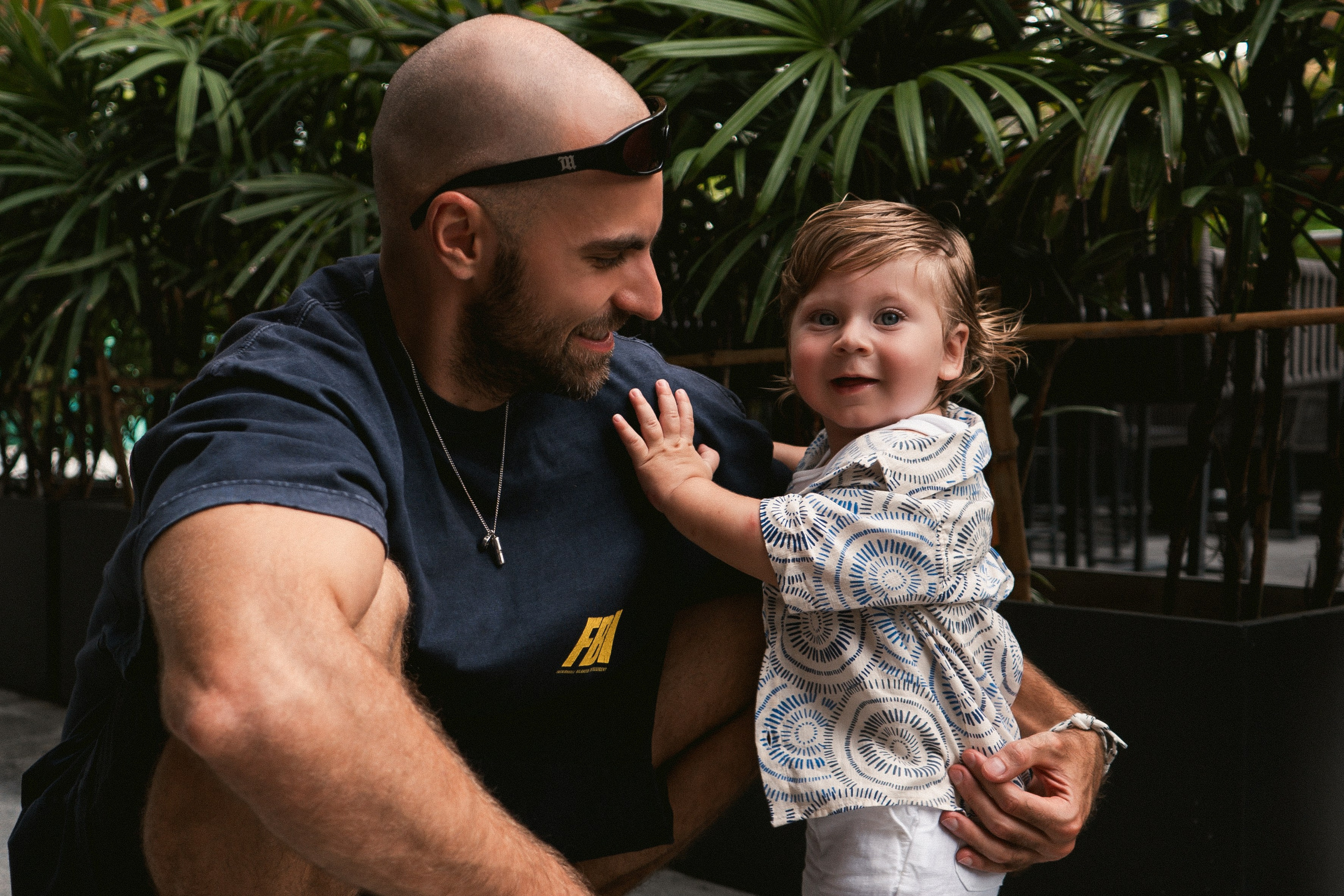 Семейная фотосъёмка на Пхукете – тепло, искренность и любовь вашей семьи на фотографиях. Ян Долматов — фотограф, видеограф и продюсер на Пхукете, Таиланд