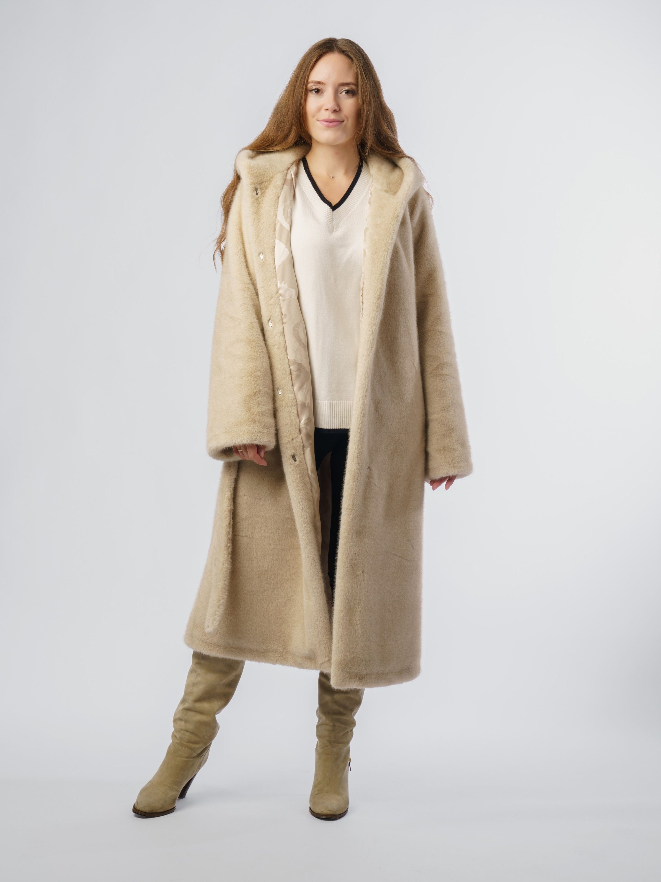 Шубы, модель Кристина. KED Production — продакшн из СПб. Создаём фото, видео и контент, который помогает брендам и селлерам продавать больше