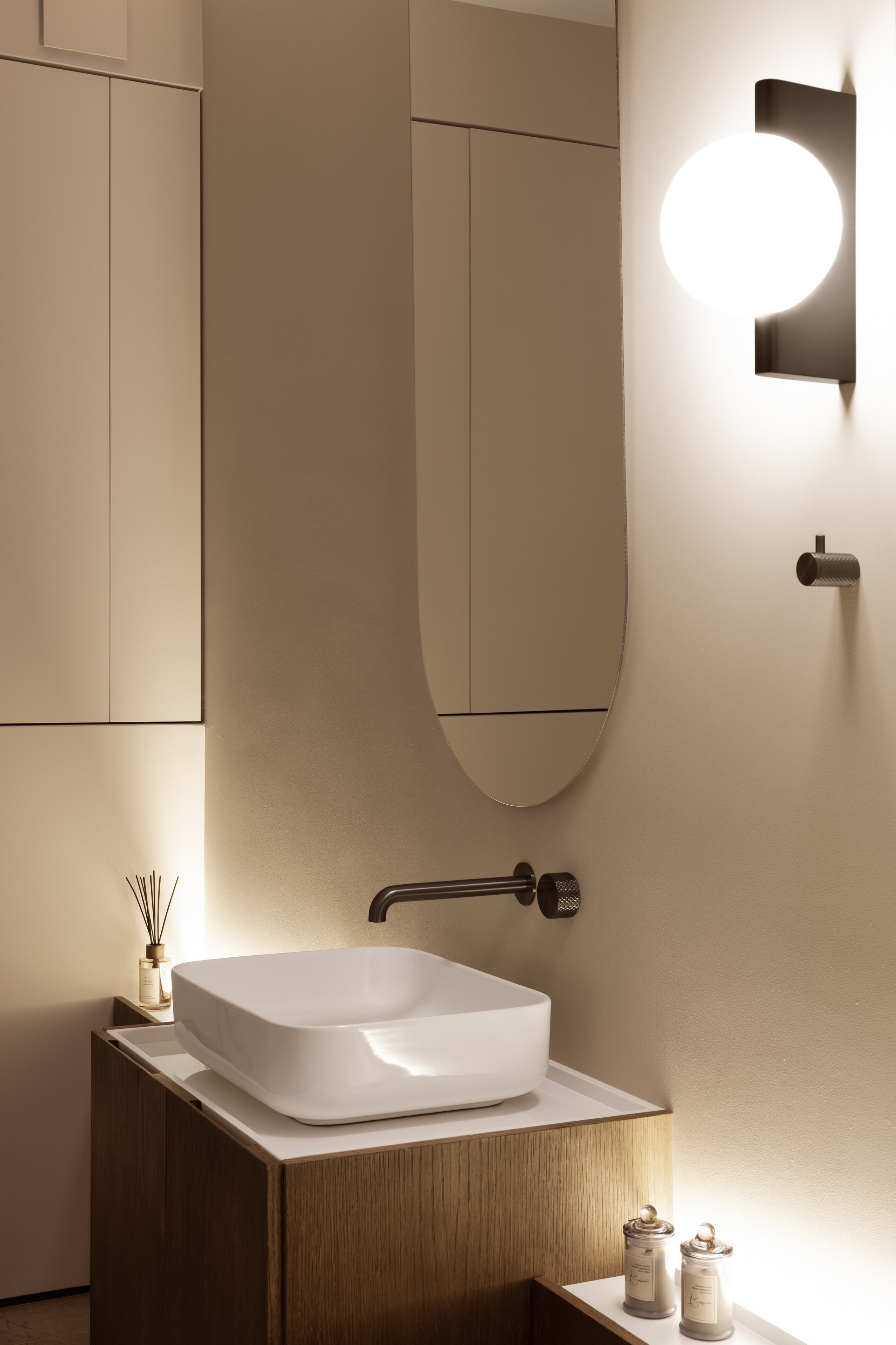 Санузел в стиле джапанди japandi, профессиональные интерьерные фото.