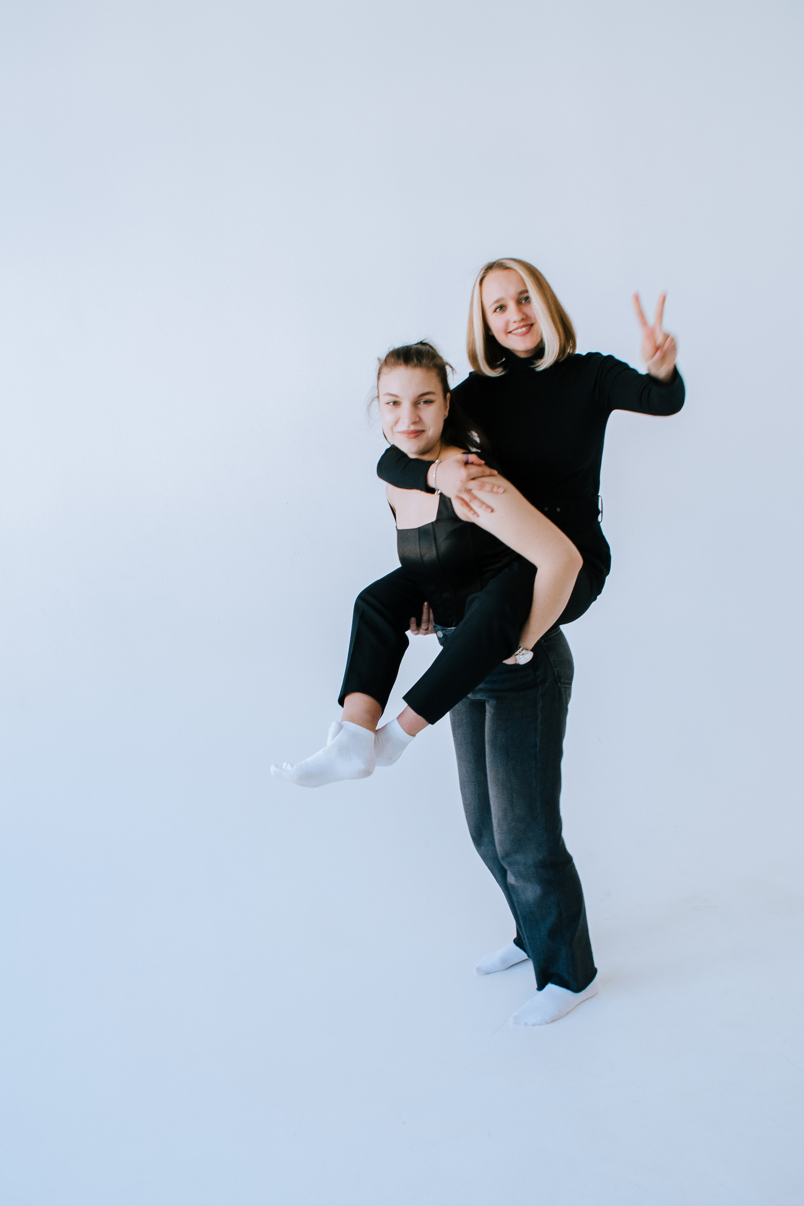 11 класс. Университетская школа ДВФУ. Стильный выпускной альбом Владивосток фотограф Вероника Мигачева