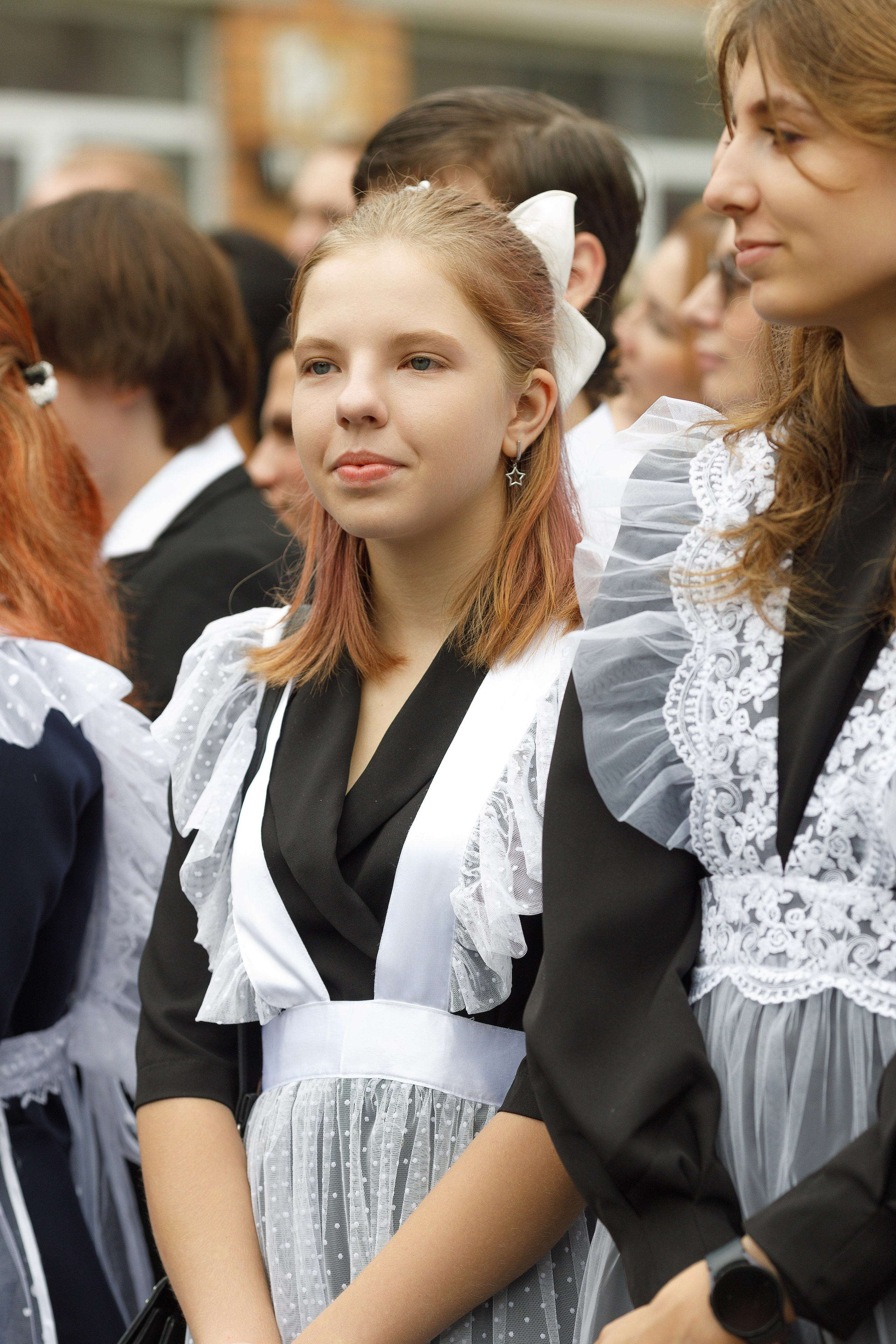 Линейка 11 клас Гимназия Артём. Photoalbum-vl.ru