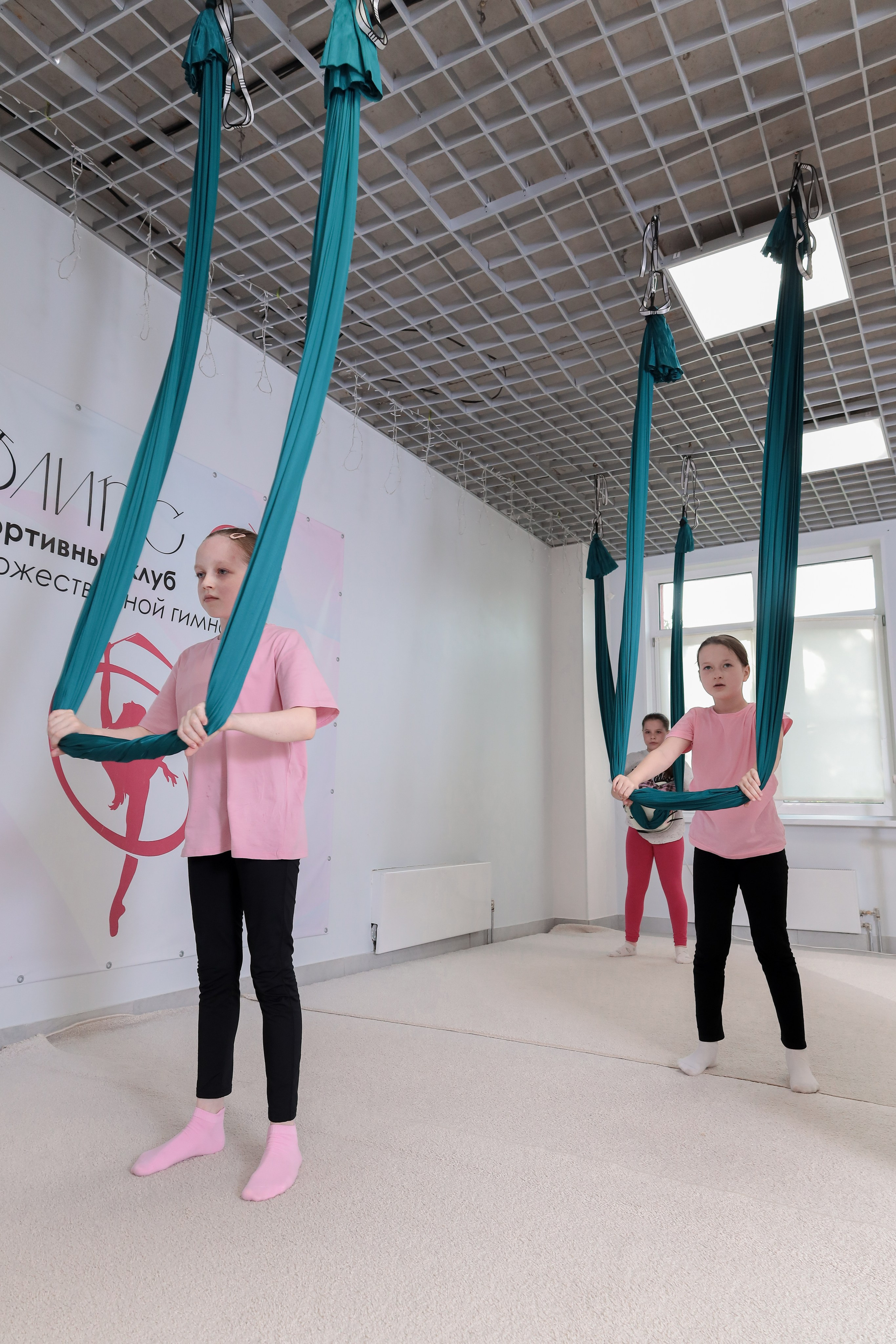 Детская аэройога. Фотограф Надршина Лилия