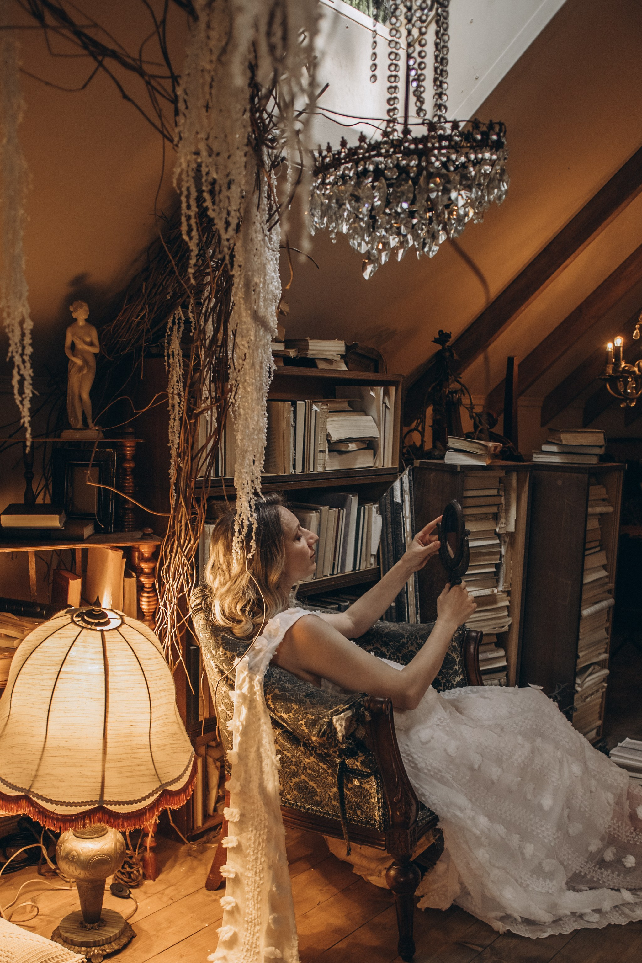 На заброшенном чердаке. Гаврилова Настя семейный фотограф lifestyle в Москве