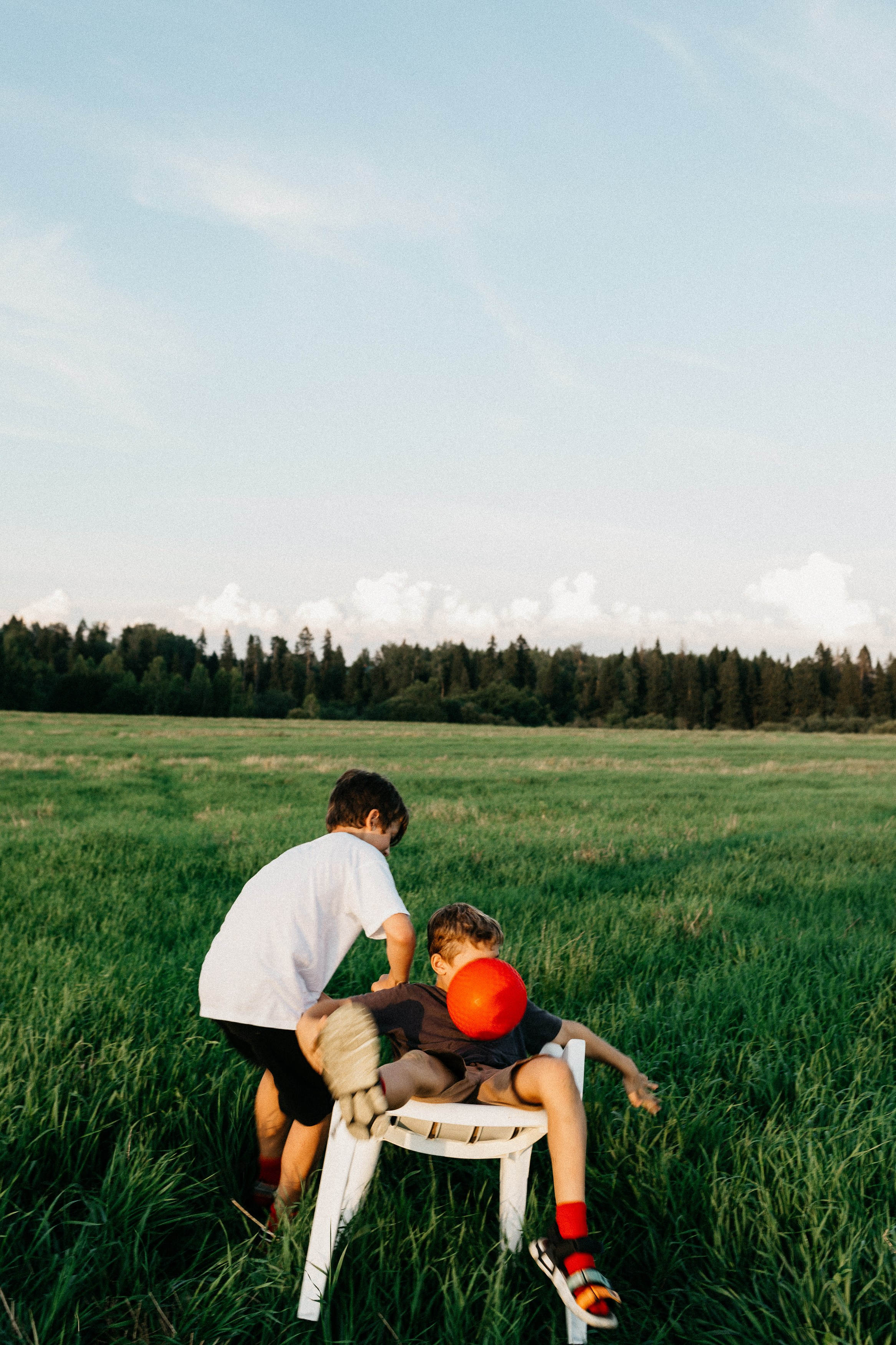 Фотосессия с красными мячами. Семейный фотограф Маша Тимофеева | Москва