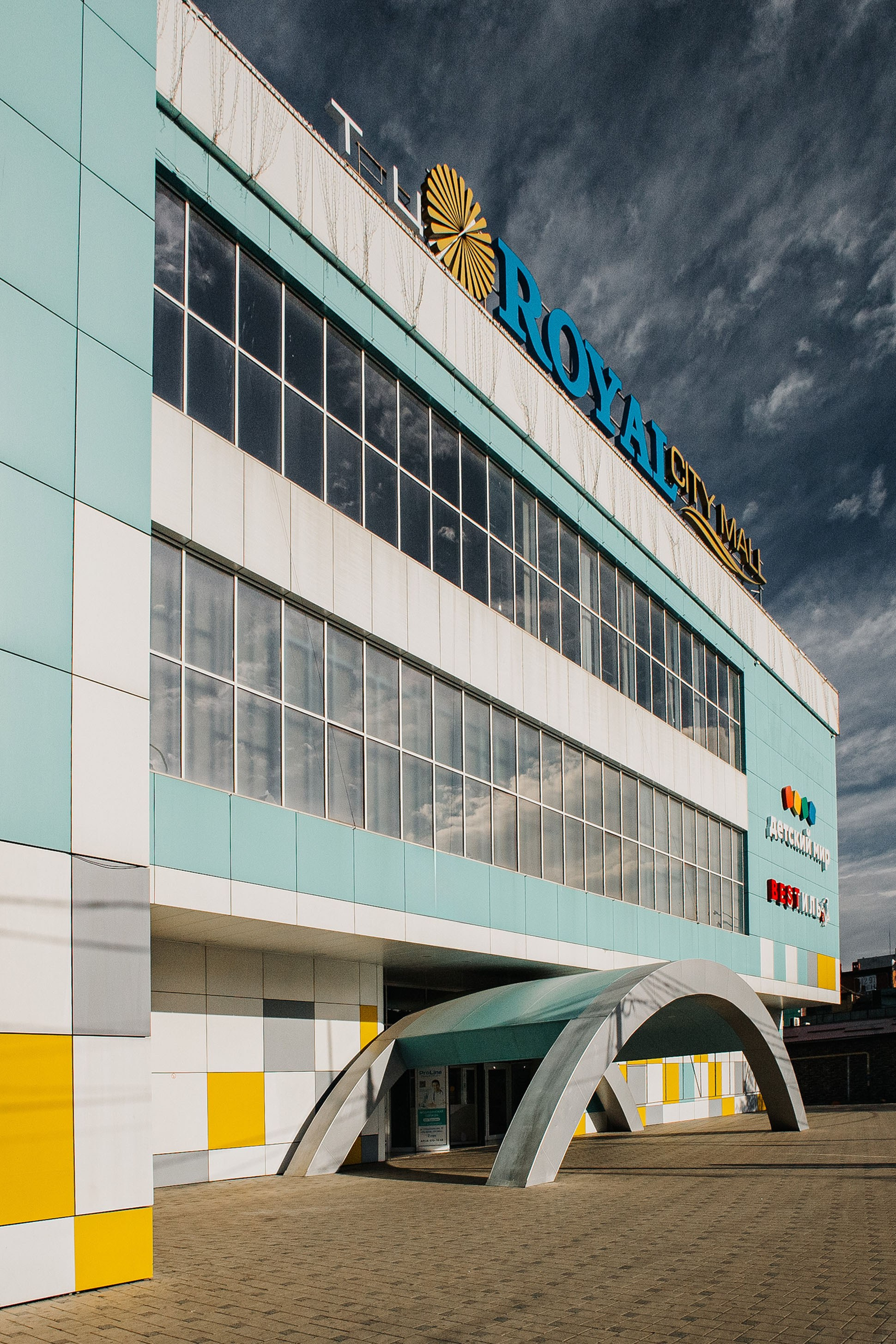 Архитектурная съемка фасада ТЦ Royal. Photographer and videographer for wedding in Italy: Rome, Milan, Venic