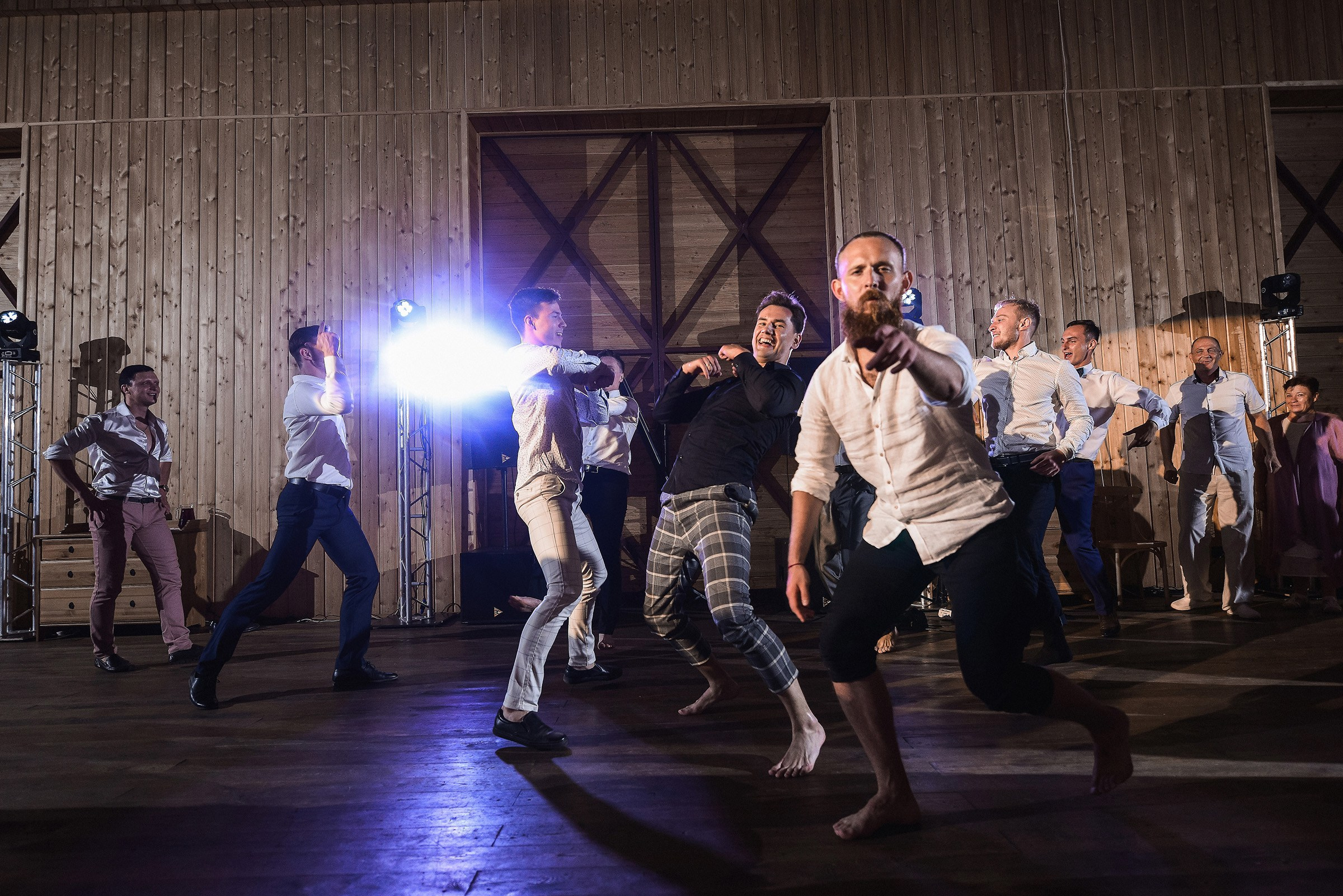 🌄 Демьян и Катя — свадьба в нацпарке "Столбы" | Веселый банкет и эпичные фото на скалах. 📸 Свадебный и семейный фотограф в Красноярске Тихомиров Евгений | 17 лет опыта | 800+ свадеб