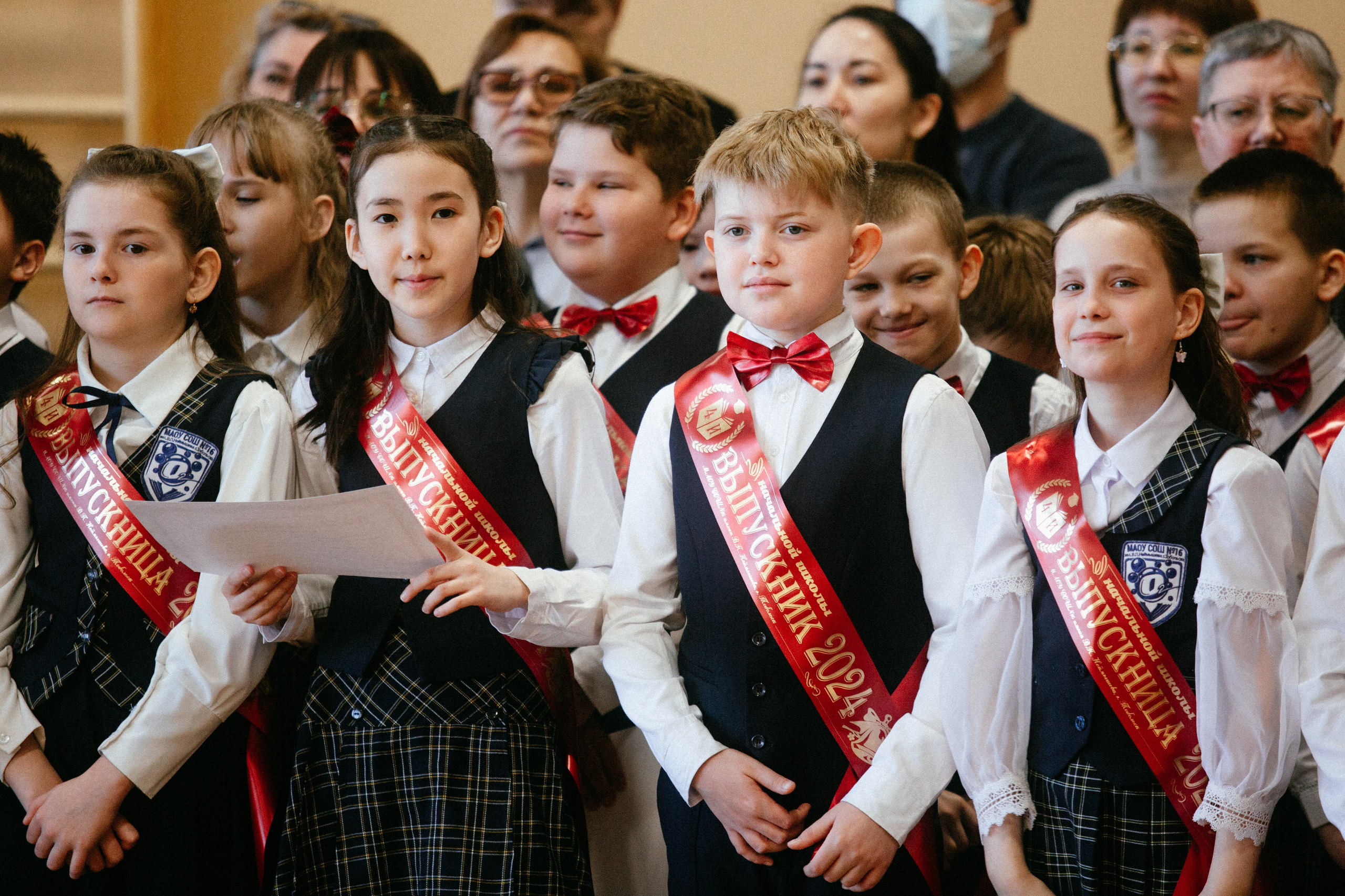 Выпускной в начальной школе. Арт-фотограф Крис Л. в Тобольске: портрет, семейные, свадьбы