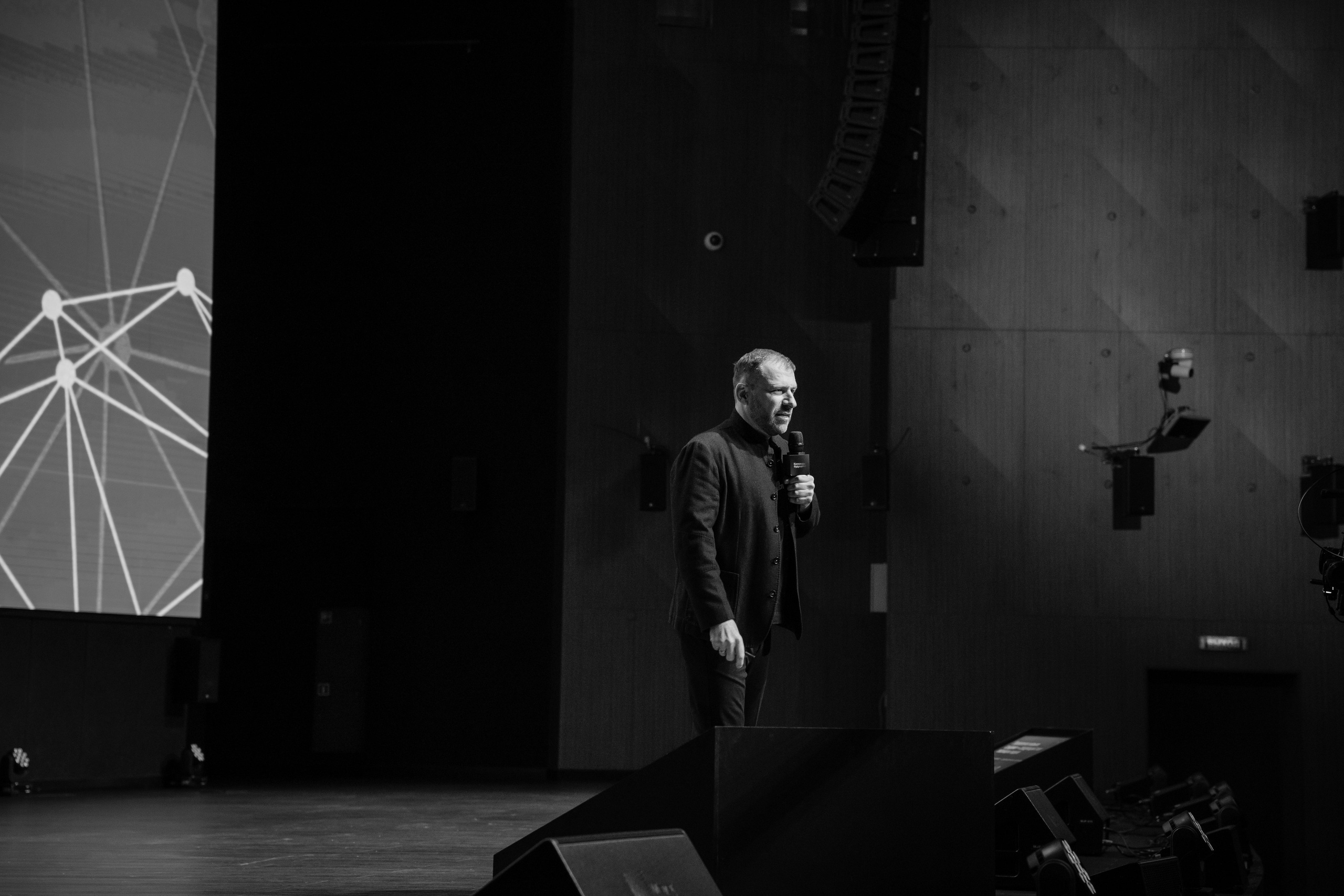 Репортажный фотограф на конференцию в Москве. Репортажный фотограф в Москве Саша Дружинина