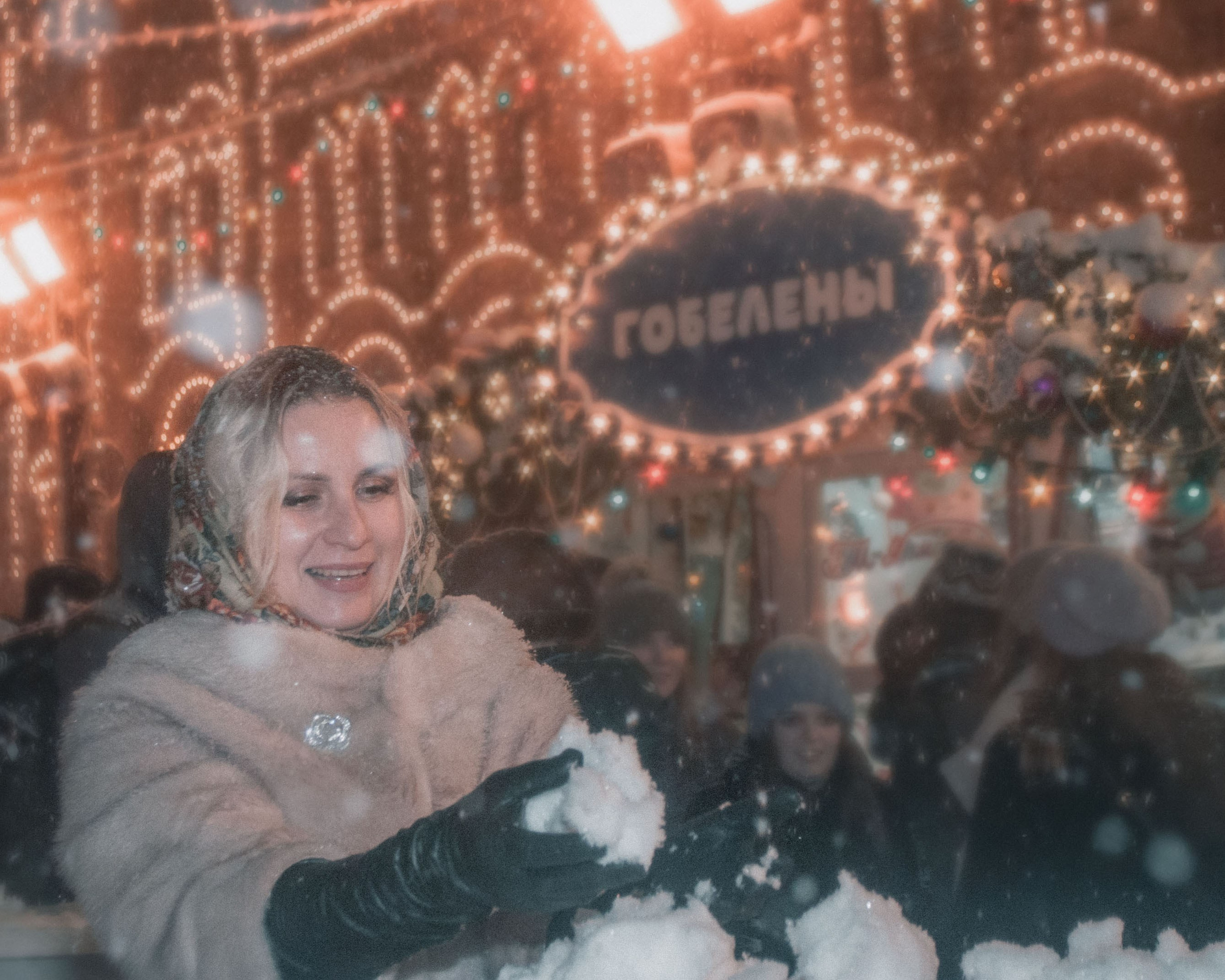 зимняя прогулка девушка красная площадь ярмарка