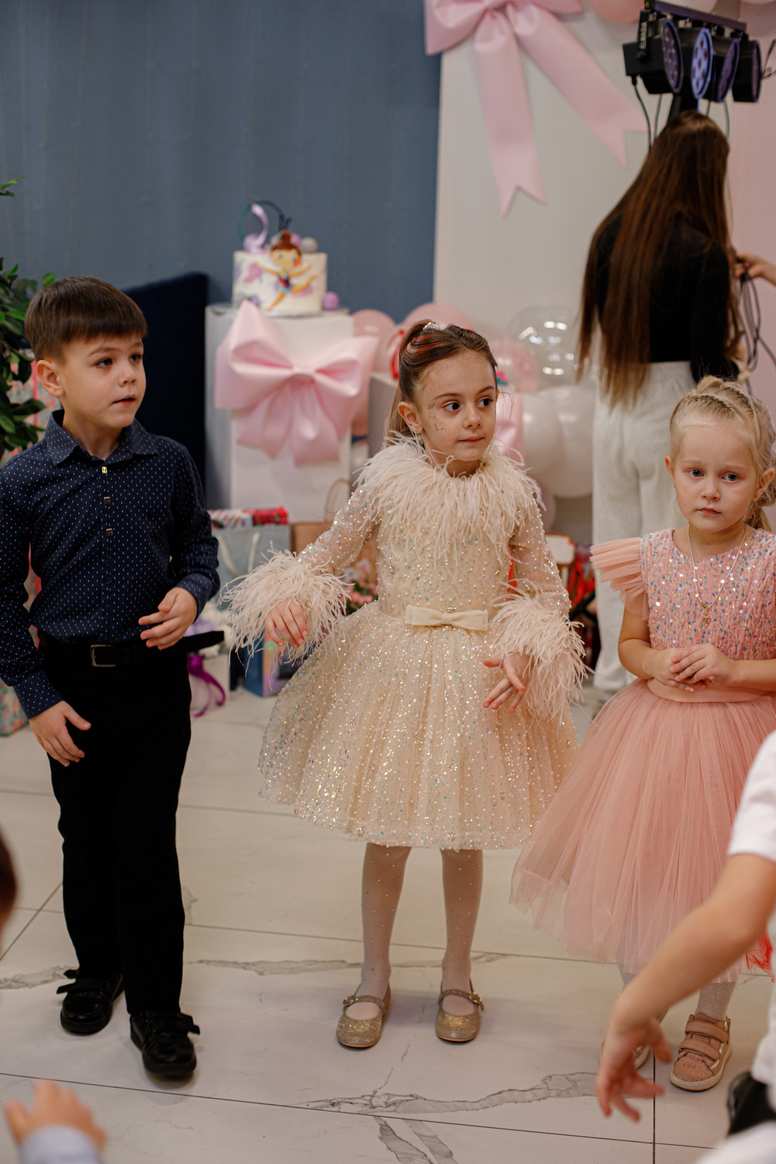 ASIA'S BIRTHDAY PARTY. Photokarish