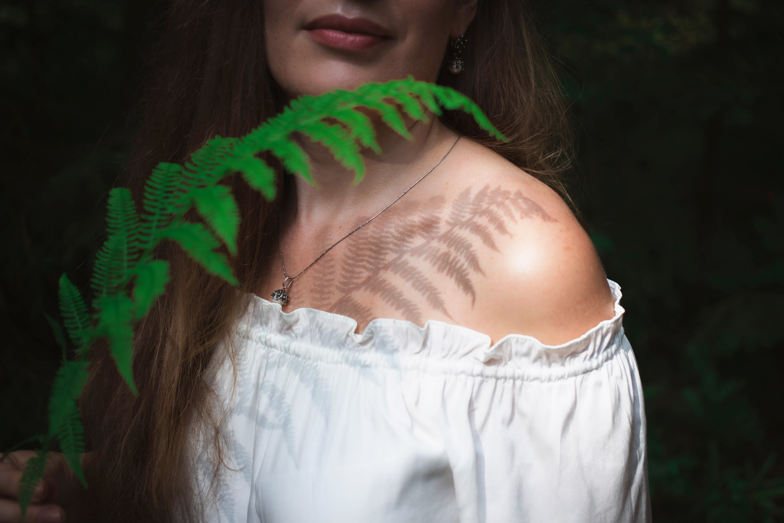 Лесная история: фотопрогулка на природе в Санкт-Петербурге. Портретные фотосессии, контент-съемки, репортаж