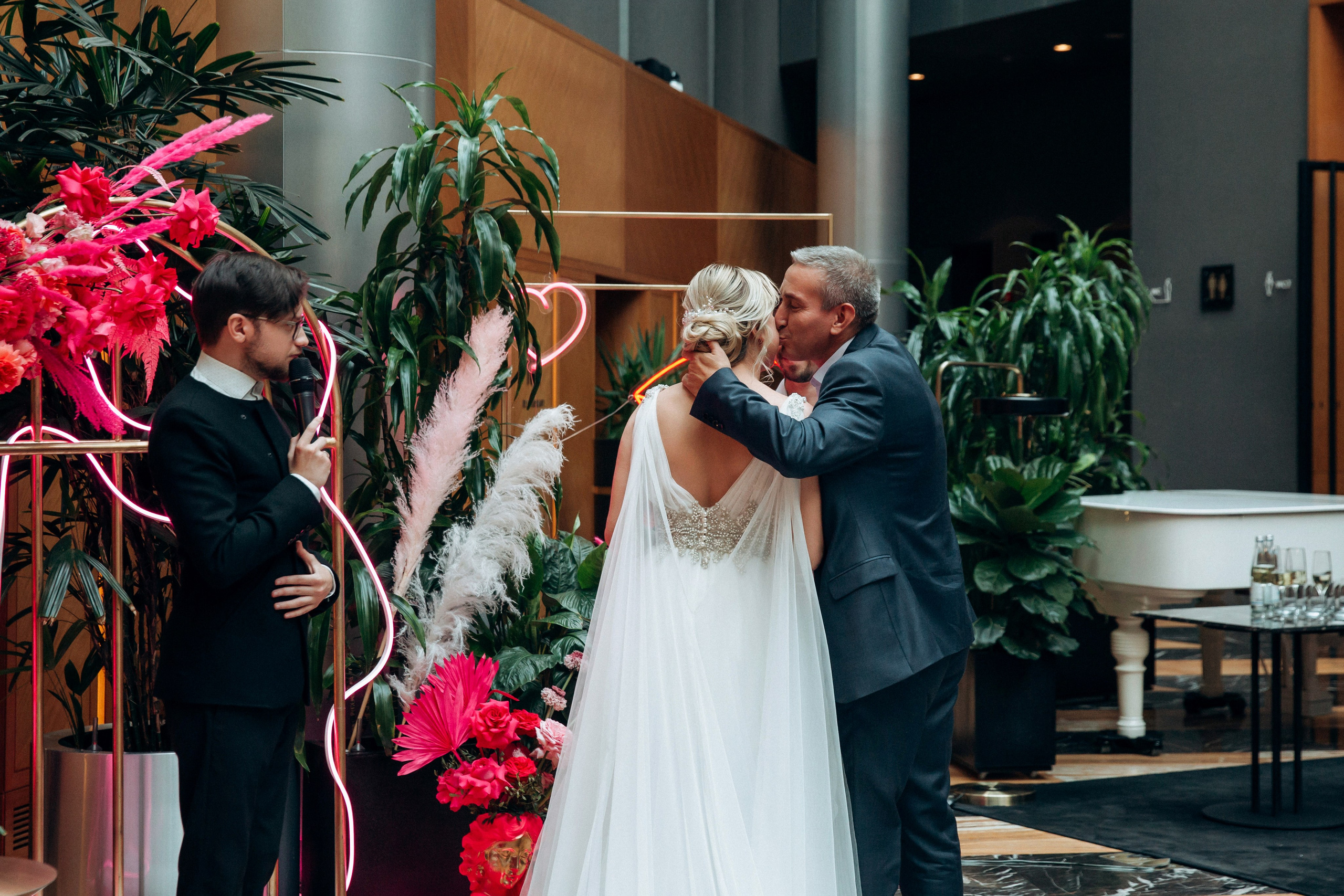 Неоновая свадьба. Свадебный фотограф в Санкт-Петербурге Вика Стукачева