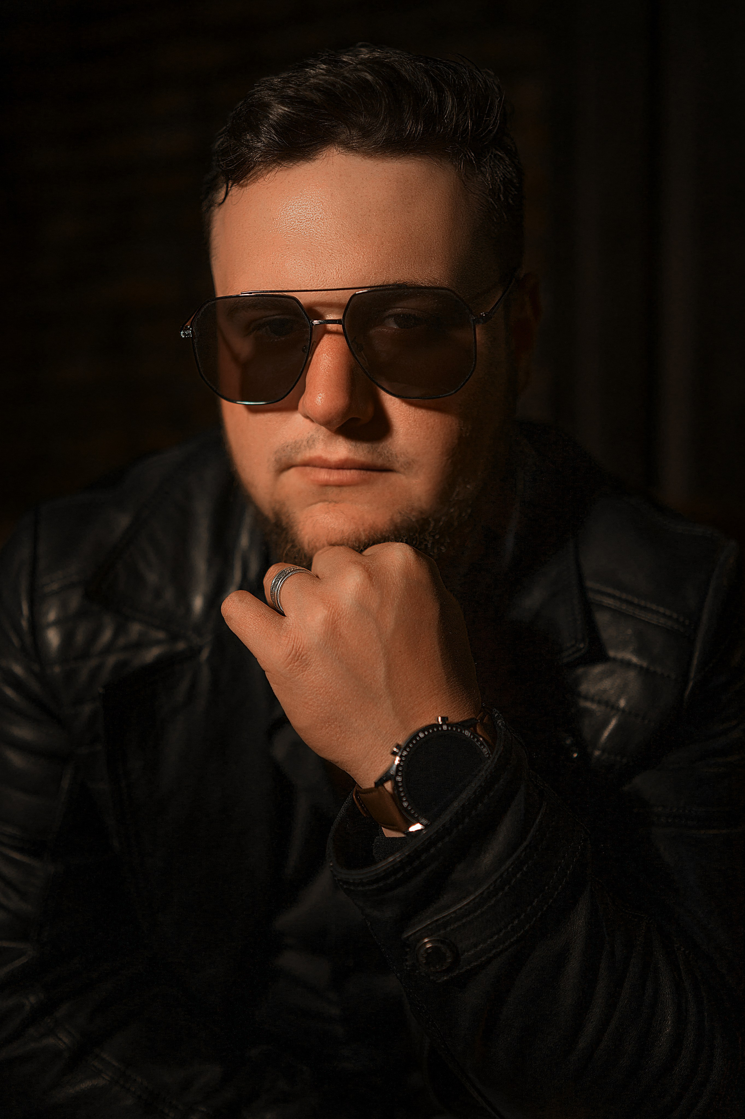 Сергей|Мужской портрет в фотостудии Румс Волгодонск. Фотограф Елизавета Жуйкова | Фотосессии в Волгодонске: портретные, лав стори, семейные