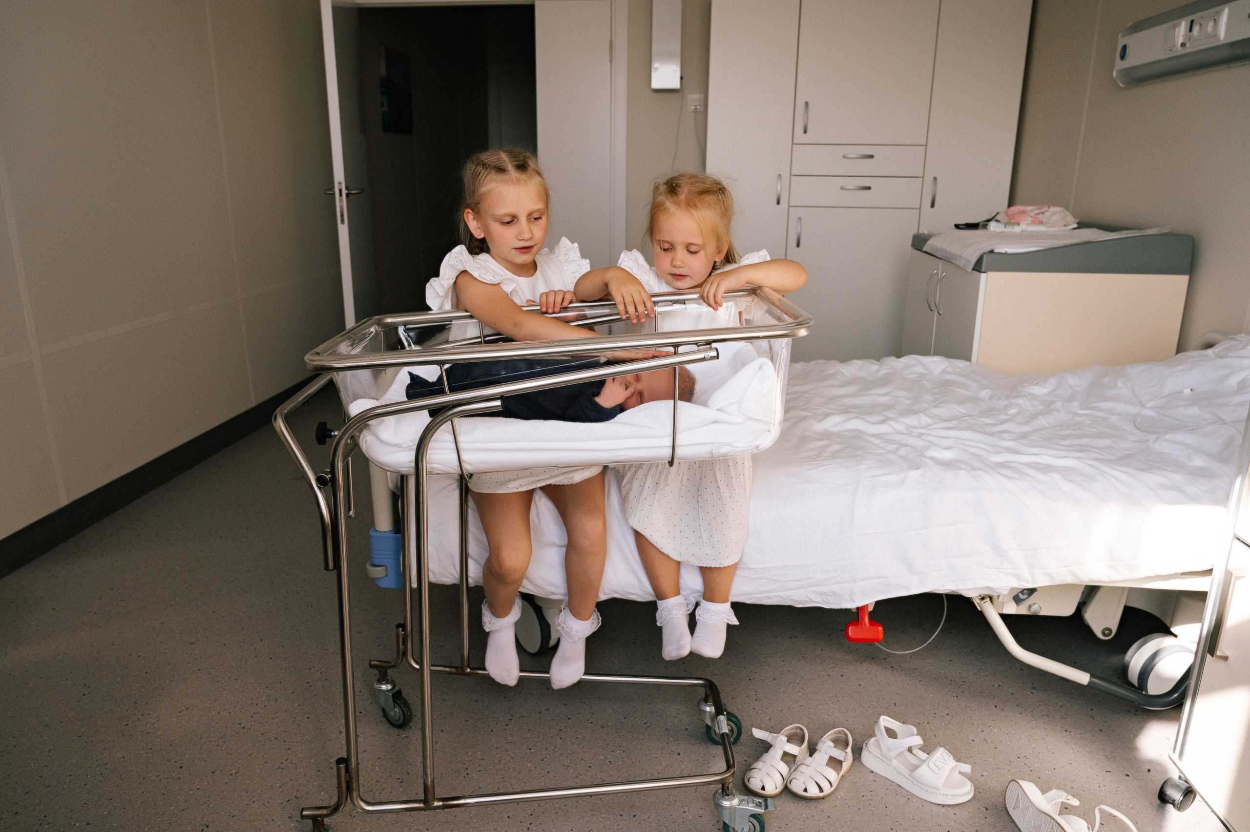 Выписка. Профессиональный фотограф беременности в СПБ. Стильные фотосессии беременности в стиле минимализм и классическая фотография