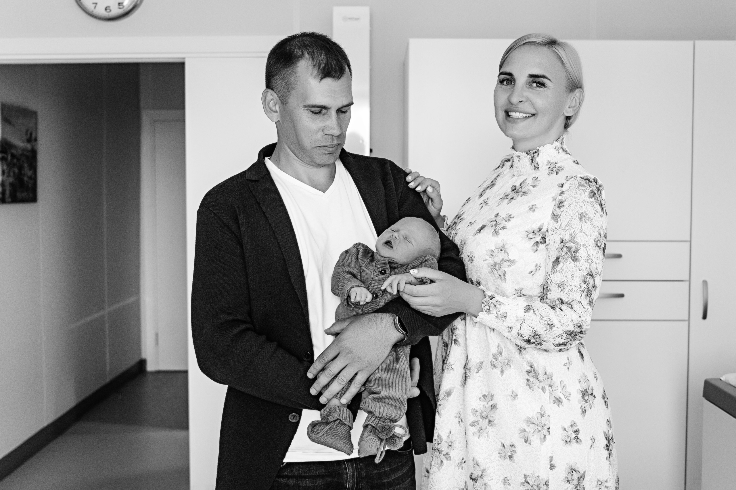 Выписка. Профессиональный фотограф беременности в СПБ. Стильные фотосессии беременности в стиле минимализм и классическая фотография