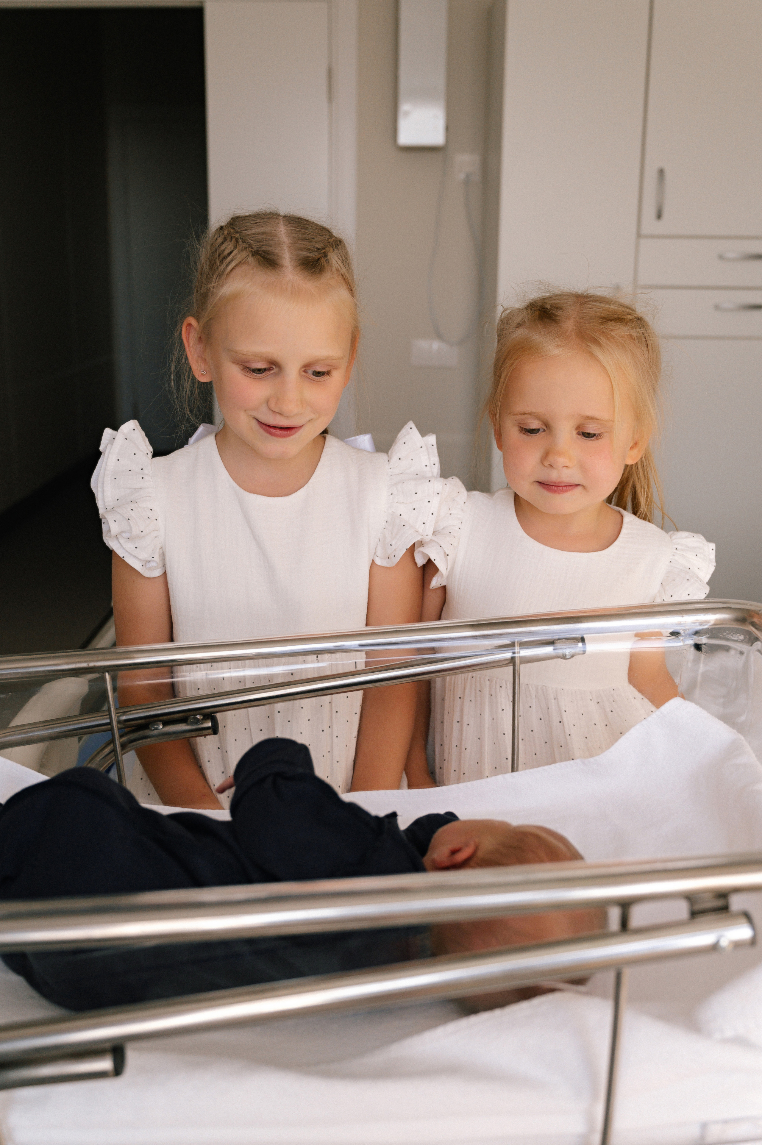 Выписка. Профессиональный фотограф беременности в СПБ. Стильные фотосессии беременности в стиле минимализм и классическая фотография