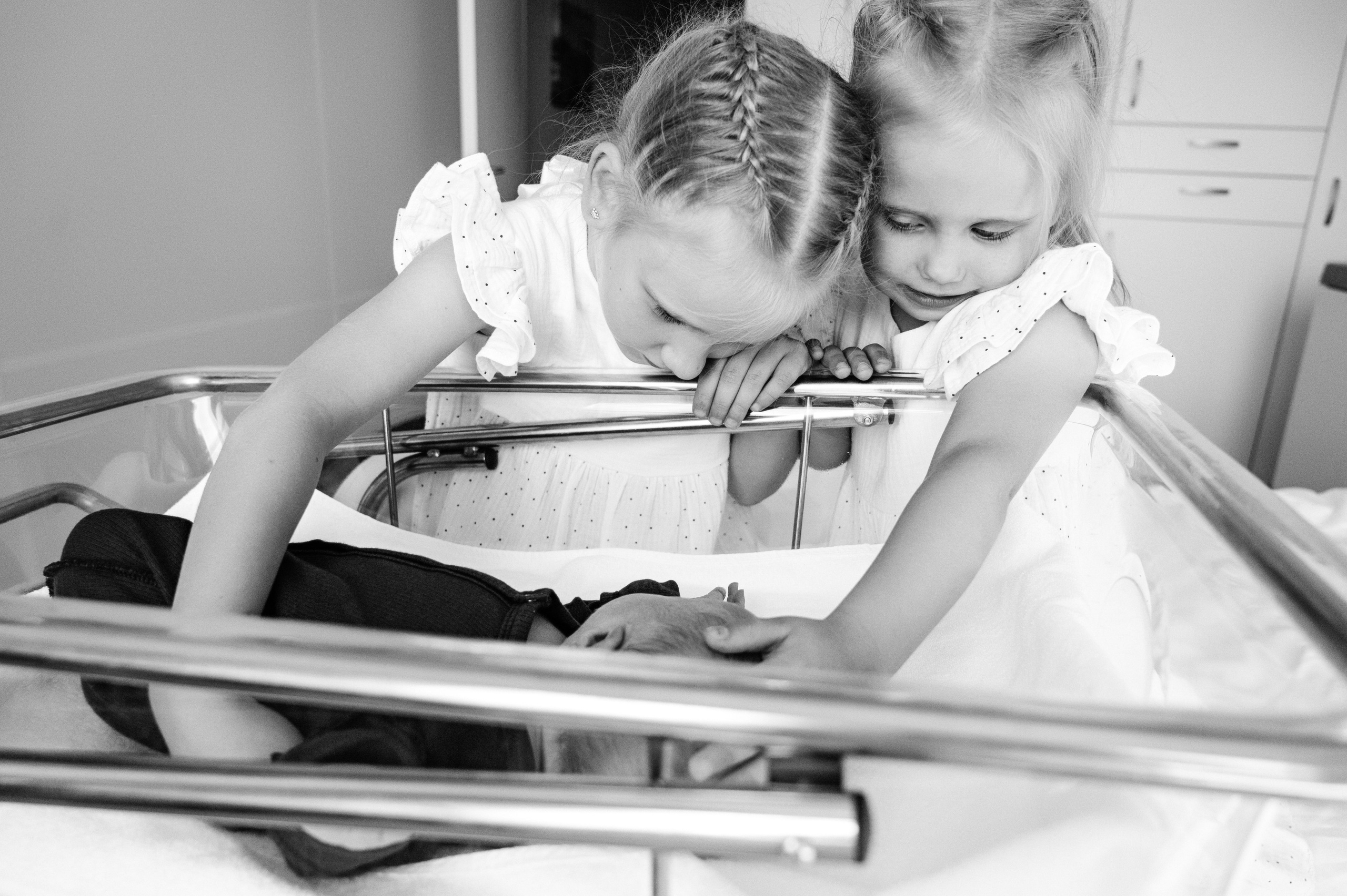 Выписка. Профессиональный фотограф беременности в СПБ. Стильные фотосессии беременности в стиле минимализм и классическая фотография