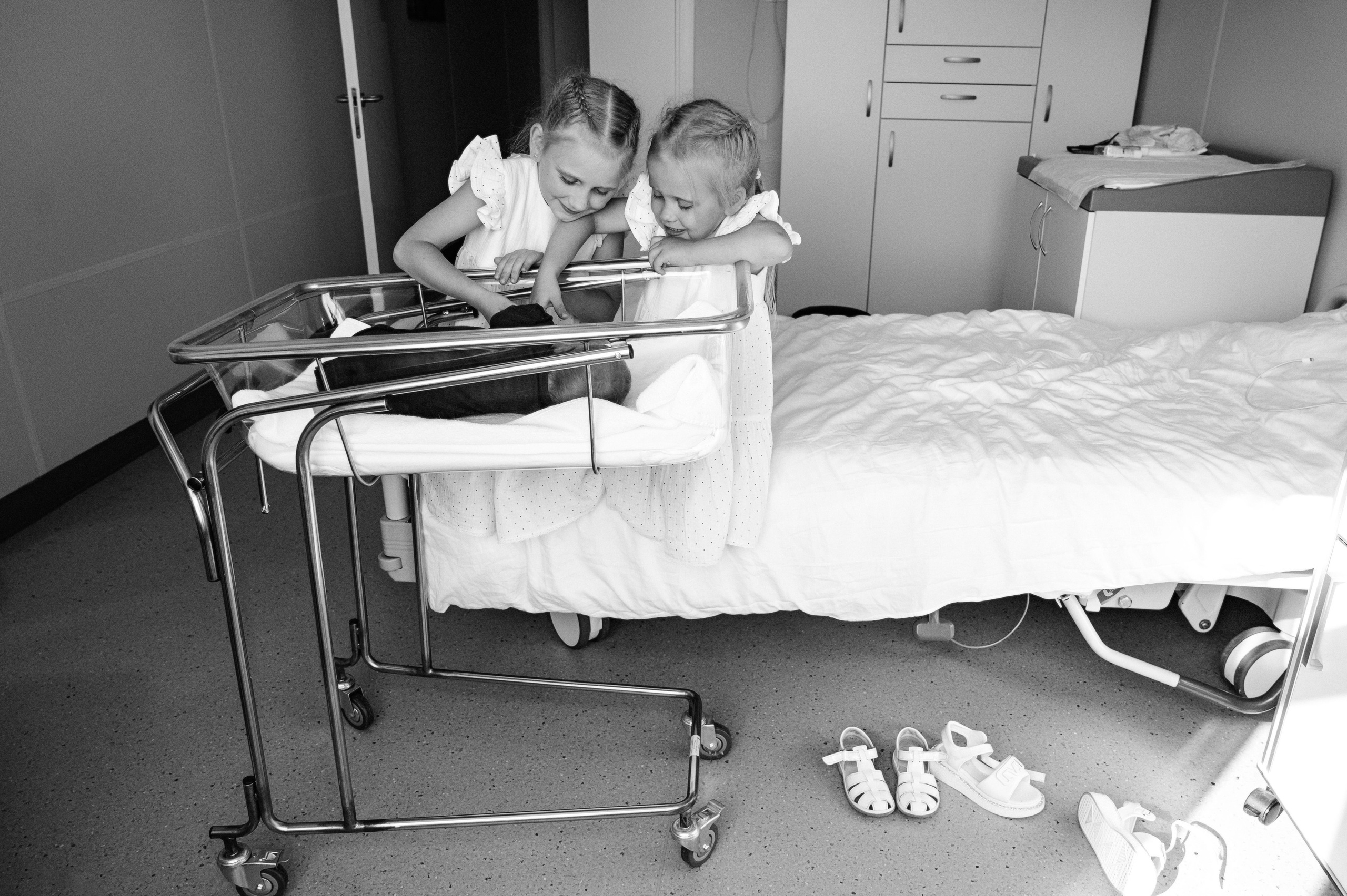 Выписка. Профессиональный фотограф беременности в СПБ. Стильные фотосессии беременности в стиле минимализм и классическая фотография