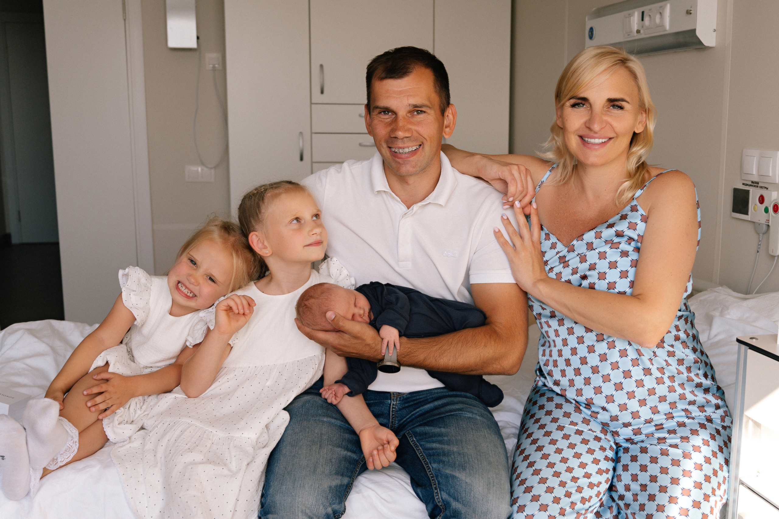 Выписка. Профессиональный фотограф беременности в СПБ. Стильные фотосессии беременности в стиле минимализм и классическая фотография