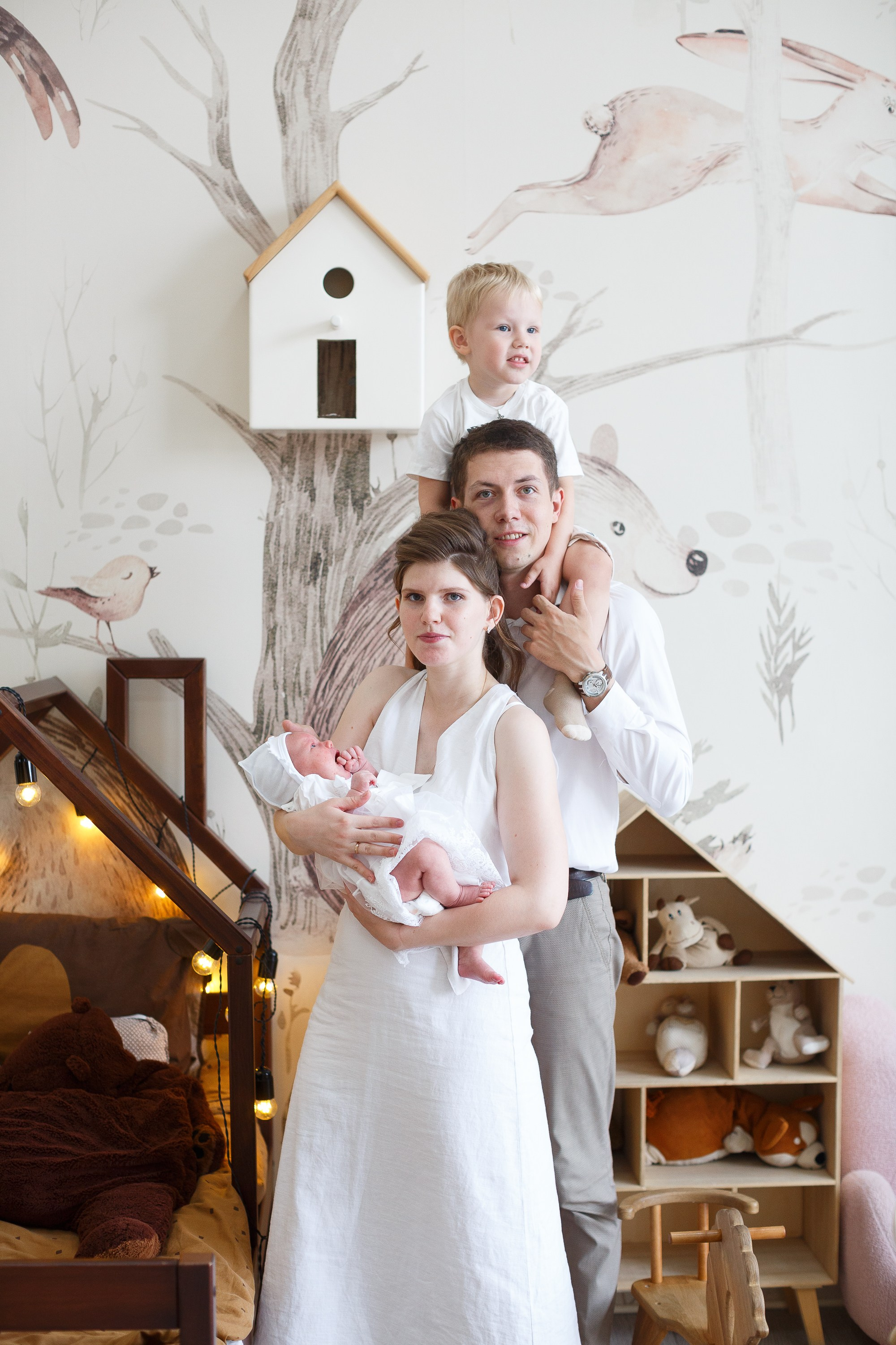 Семейная фотосессия в студии. Фотограф в Москве для семейной фотосессии Юревич Арсений.