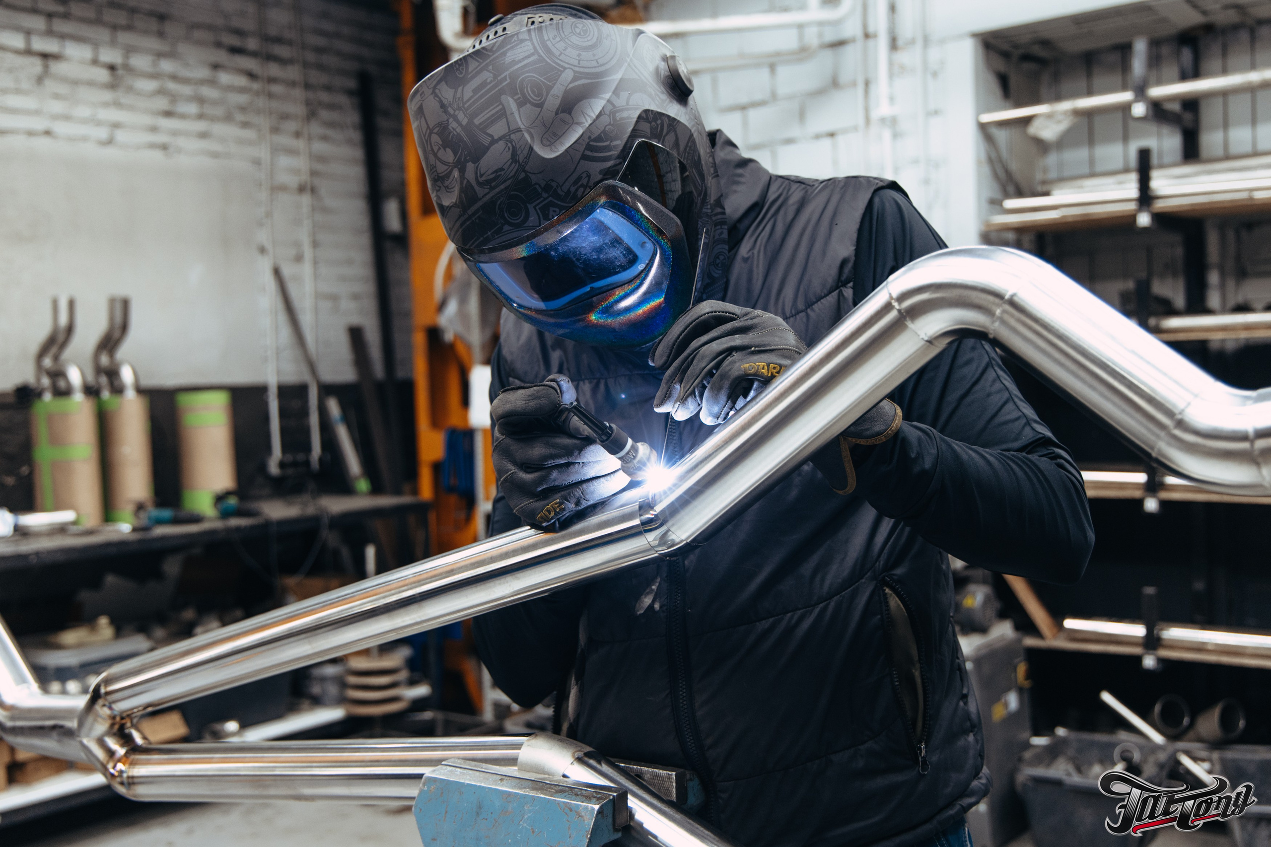 BMW 440i оклейка в зеленый, выхлоп, установка карбонового обвеса, окрас суппортов. DeLorein