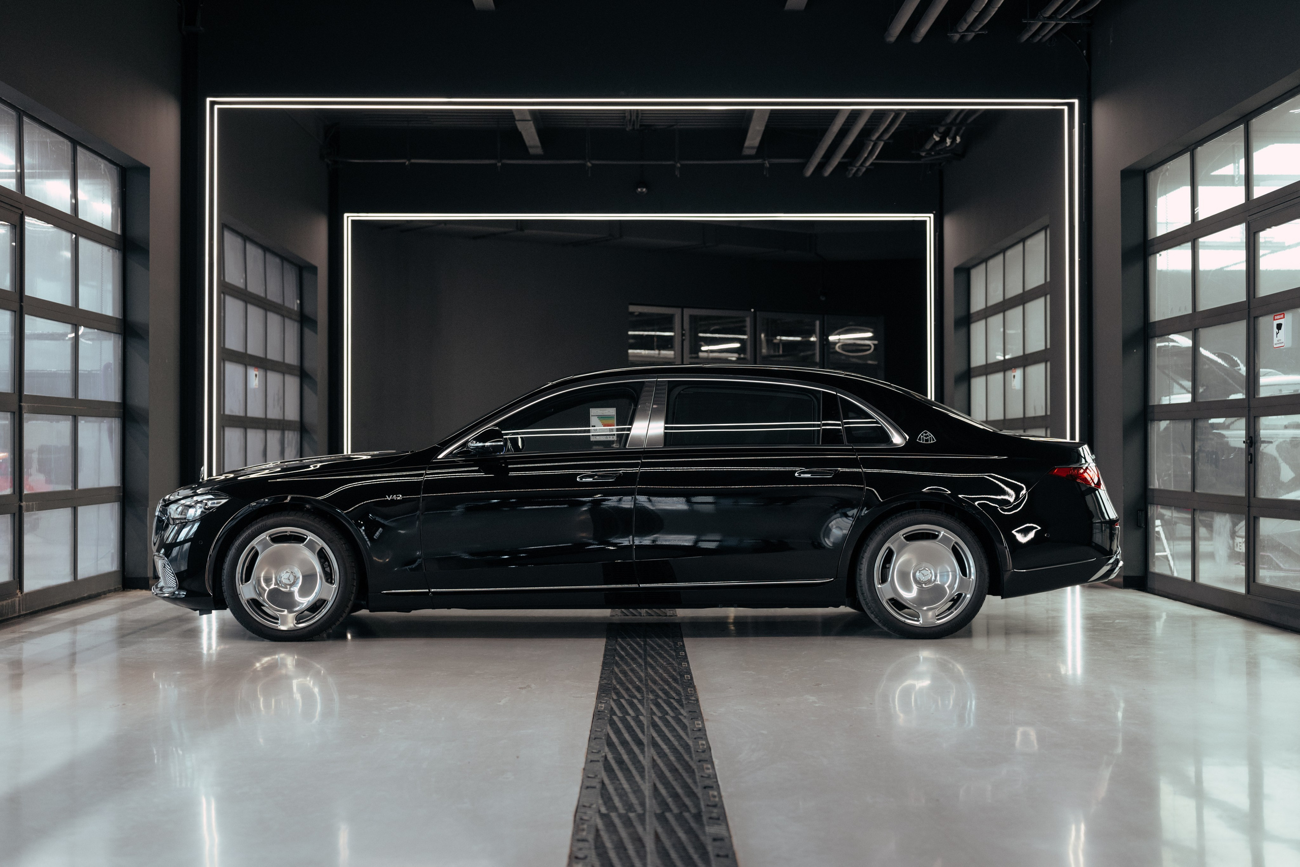 Mercedes Maybach v12 Black. DeLorein