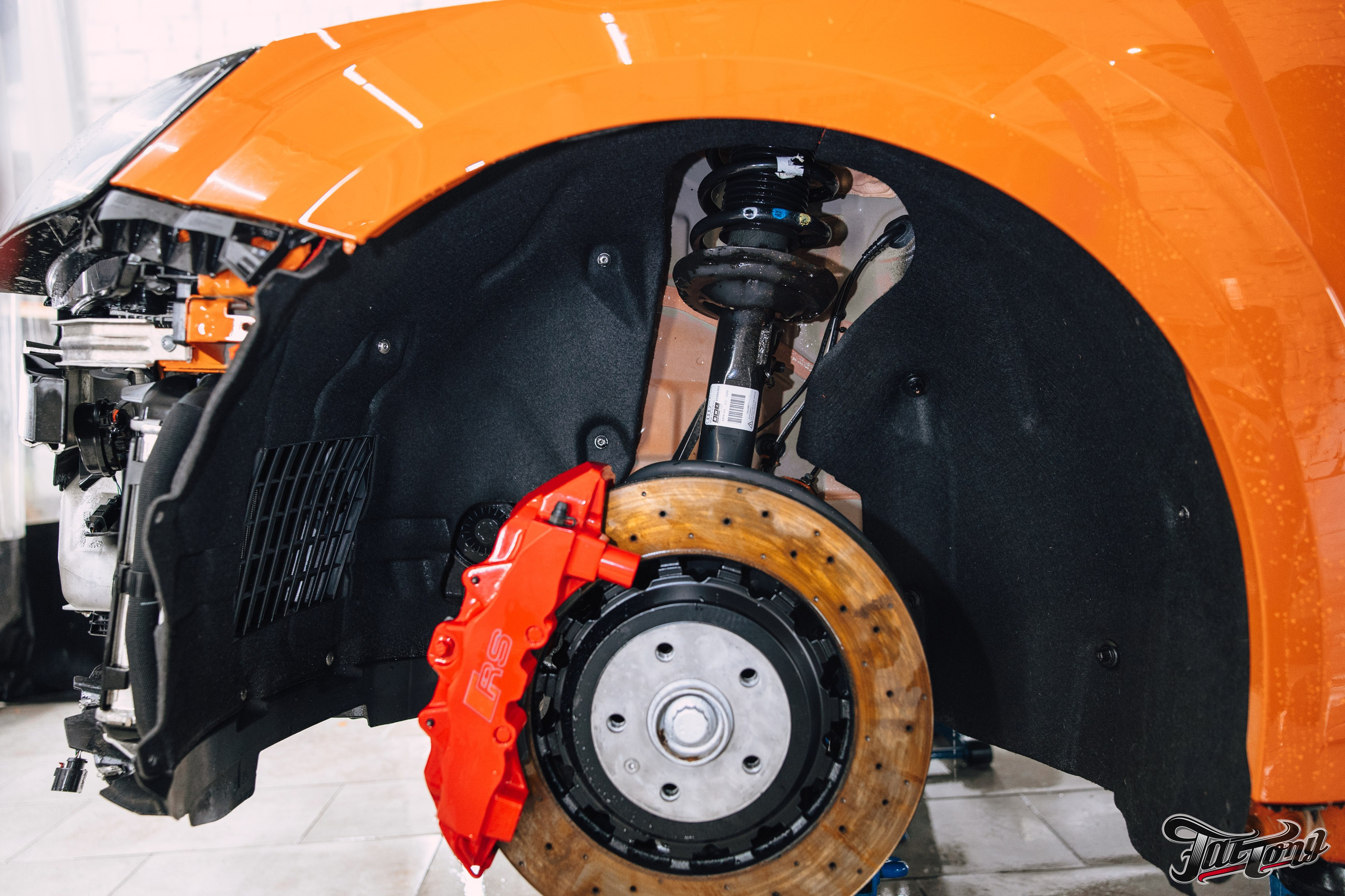 Audi TT мойка подвески, подкапотки и оклейка в прозрачный полиуретан. DeLorein