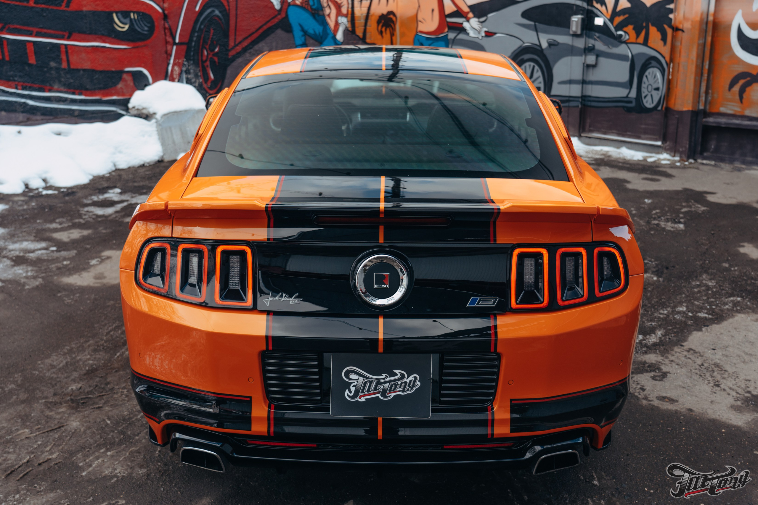 Ford Mustang Roush оранжевый окрас кузова и выкрас полос. DeLorein