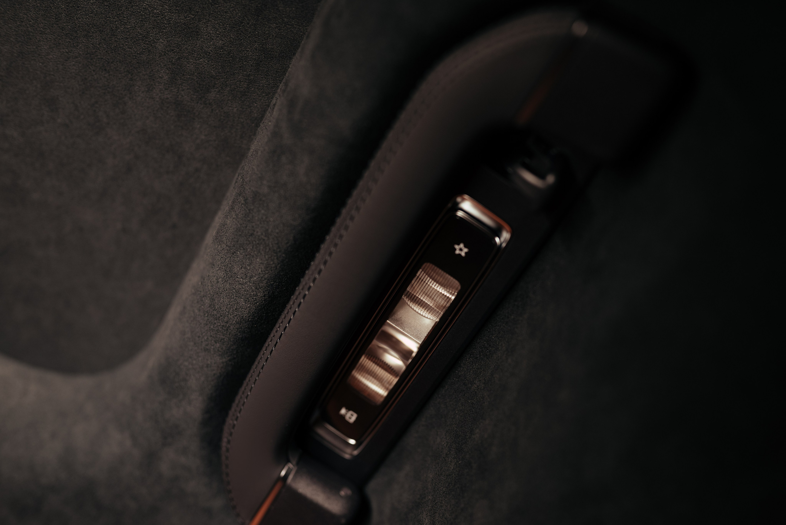 Mercedes Maybach v12 Black. DeLorein